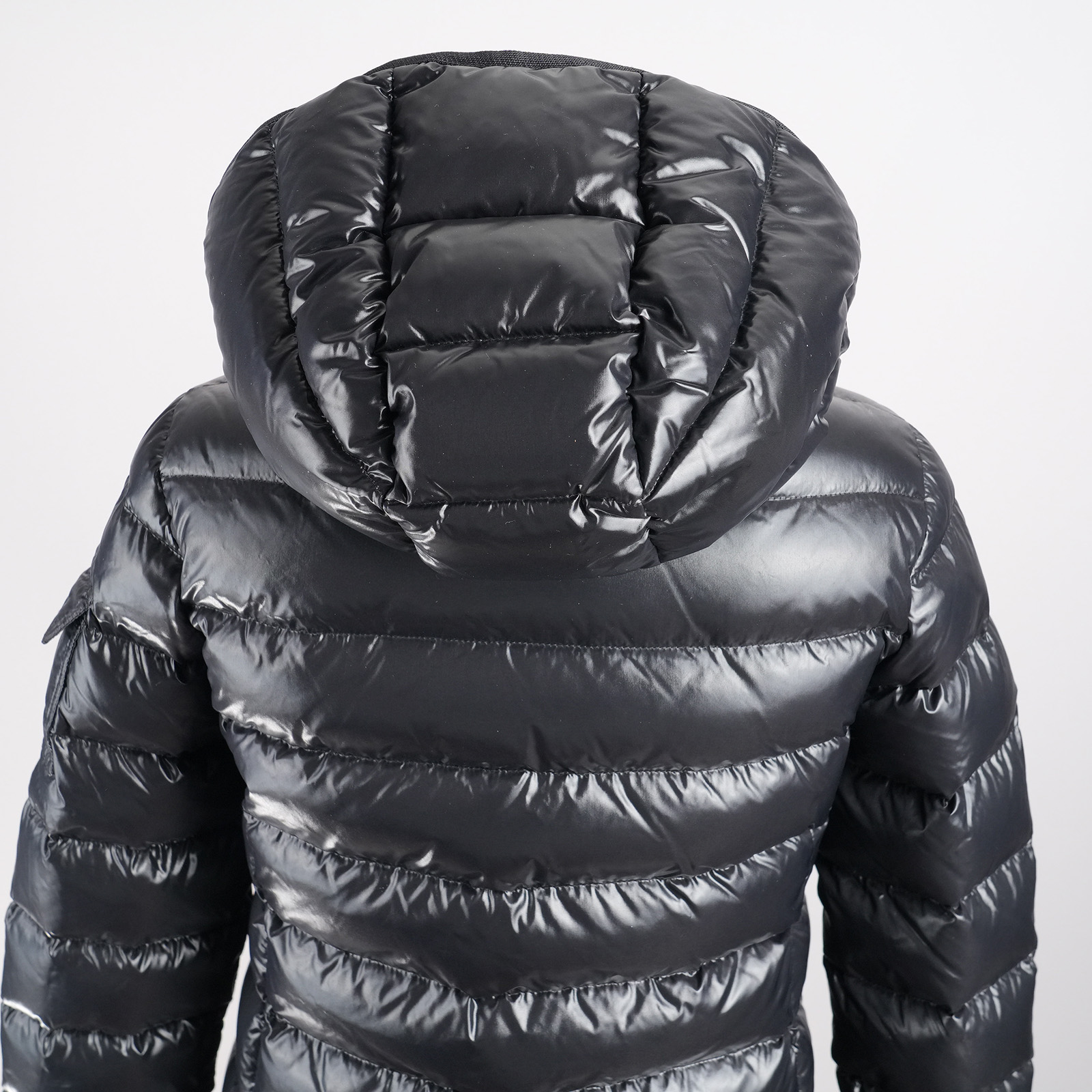 モンクレール（MONCLER）MOKA フード付きロングダウンコート キッズ・レディース向け 152cm ブラック｜着脱式フード背面