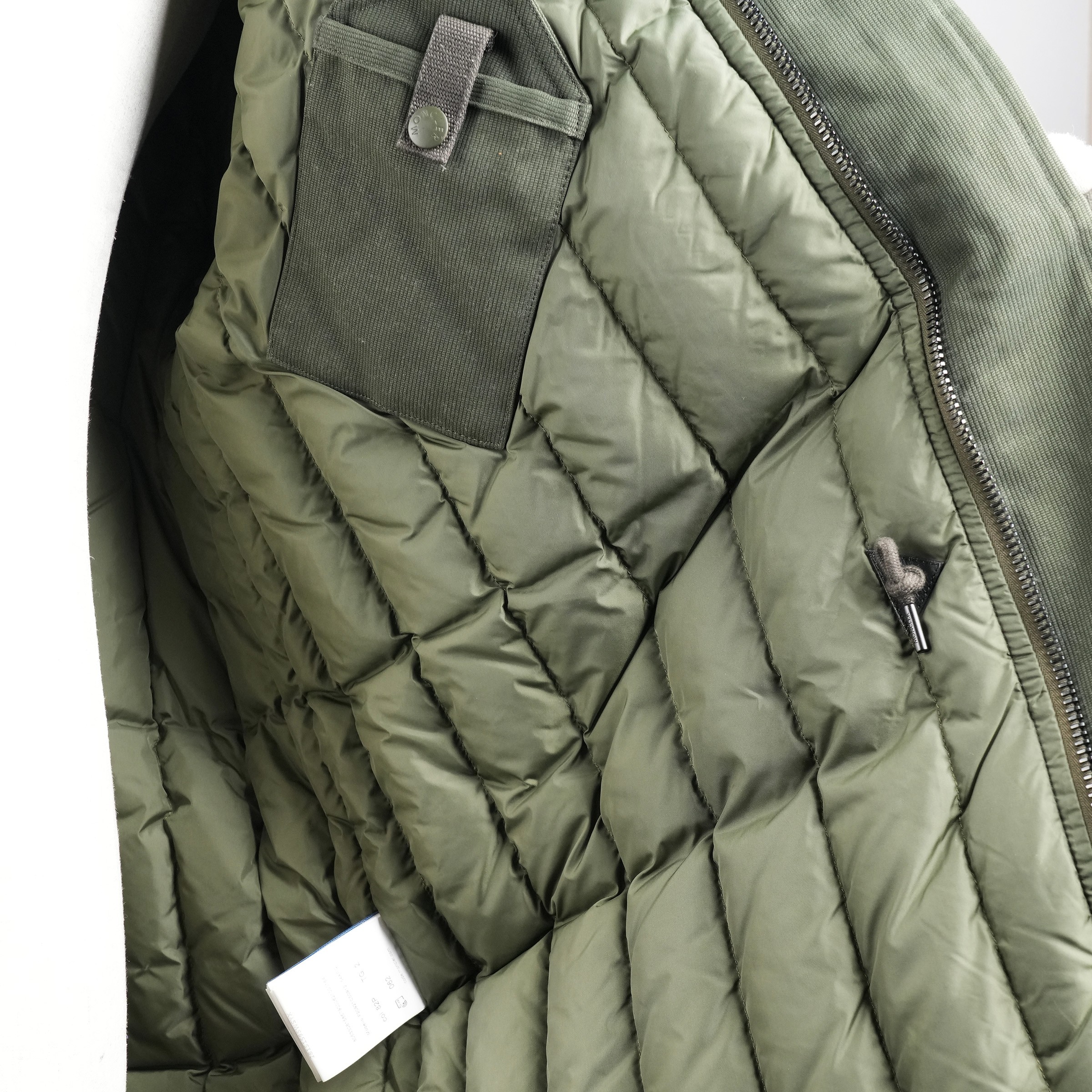 モンクレール（MONCLER）FENDORF UNDEFEATEDコラボ ロングダウンジャケット グリーン メンズ サイズ2｜内側ダイヤキルティングとポケット