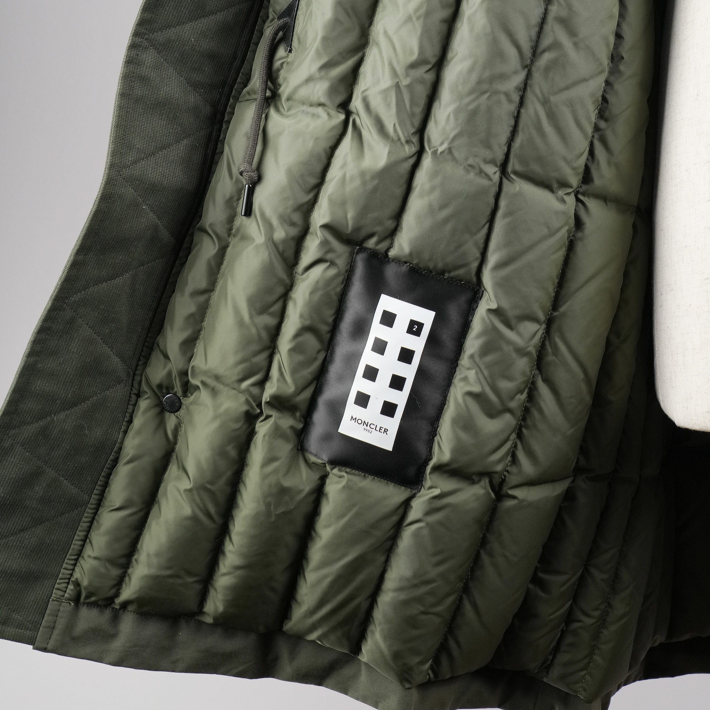 モンクレール（MONCLER）FENDORF UNDEFEATEDコラボ ロングダウンジャケット グリーン メンズ サイズ2｜サイズ2ブランドタグ