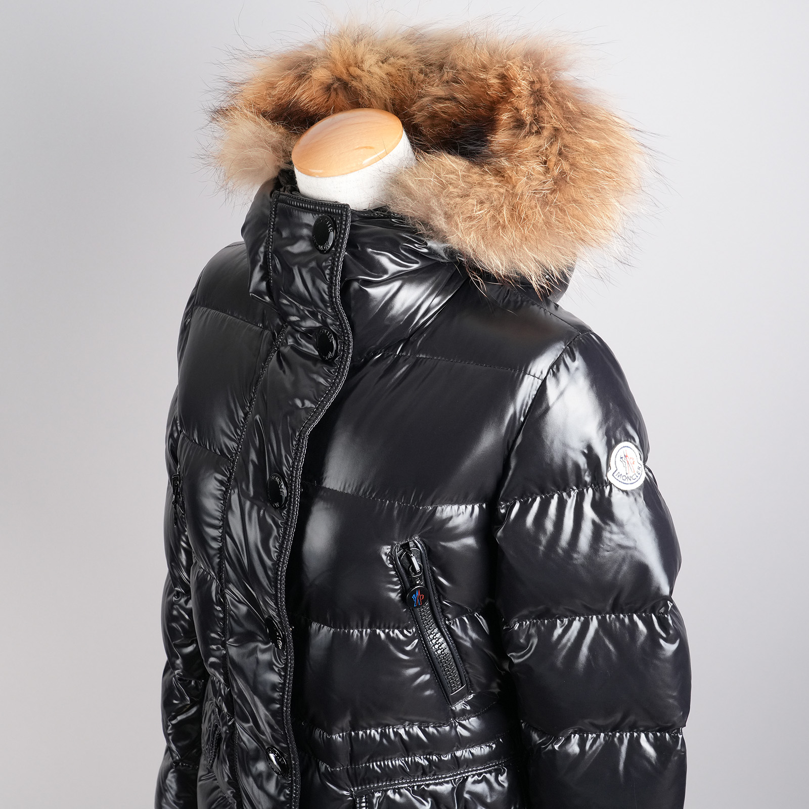 モンクレール（MONCLER）LOIRE ファー付きダウンコート レンタル 