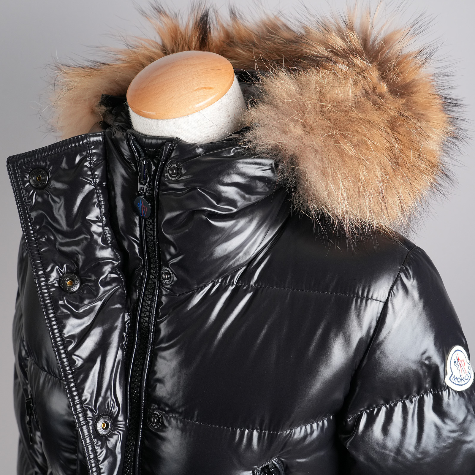 モンクレール（MONCLER）LOIRE ファー付きダウンコート レディース サイズ00 ブラック｜ファー付きフード・前立て・左袖ロゴ