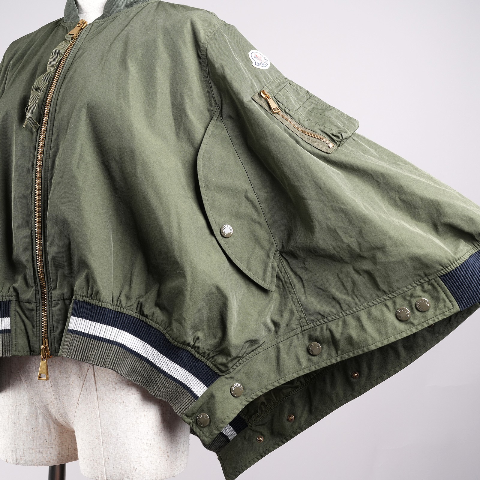 【未使用・タグ付き】MONCLER REBLOCHON ポンチョ カーキ ✨MONCLER✨REBLOCHON✨ポンチョ／ブルゾン✨国内正規品 - メルカリ