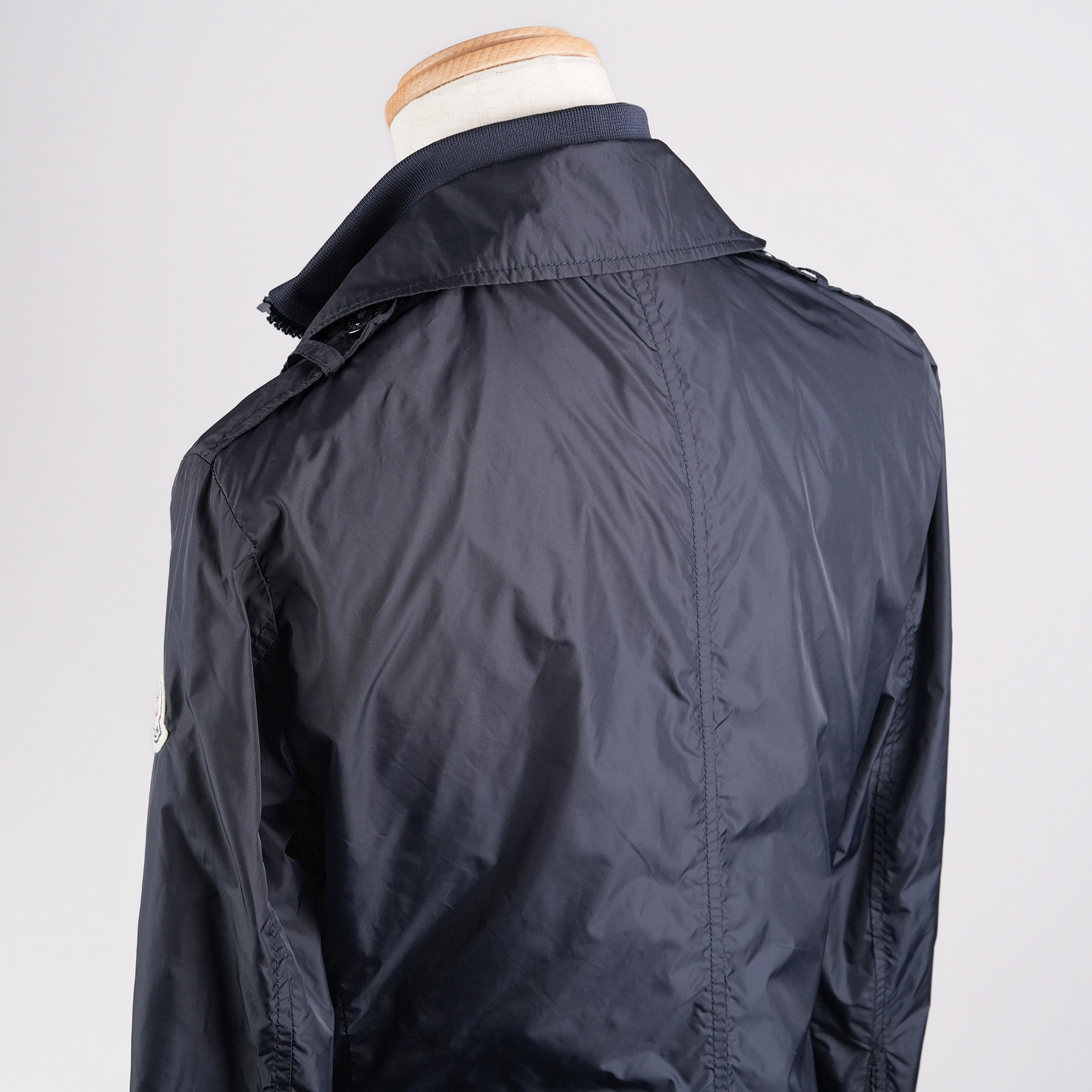 MONCLER KENYA フィールドジャケット ネイビー 背面斜め全体
