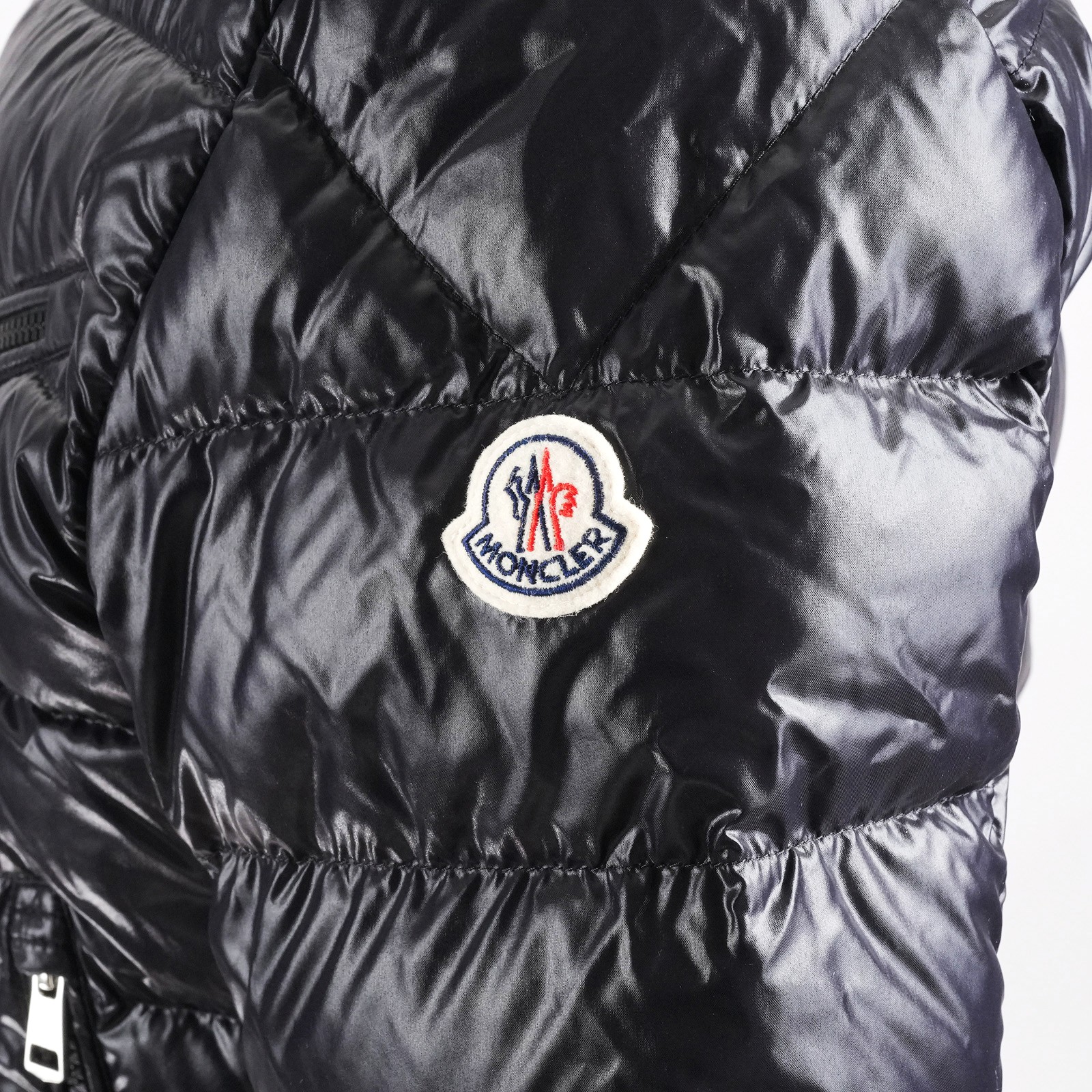 モンクレール（MONCLER）BERRIAT ダウンジャケット ブラック メンズ サイズ0｜左袖ロゴワッペン