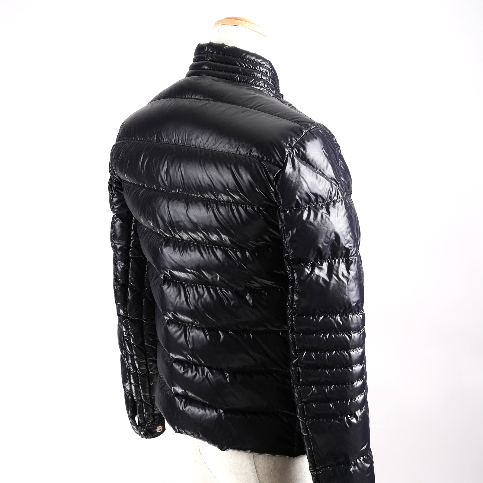 モンクレール（MONCLER）BERRIAT ダウンジャケット ブラック メンズ サイズ0｜反対側の背面斜め