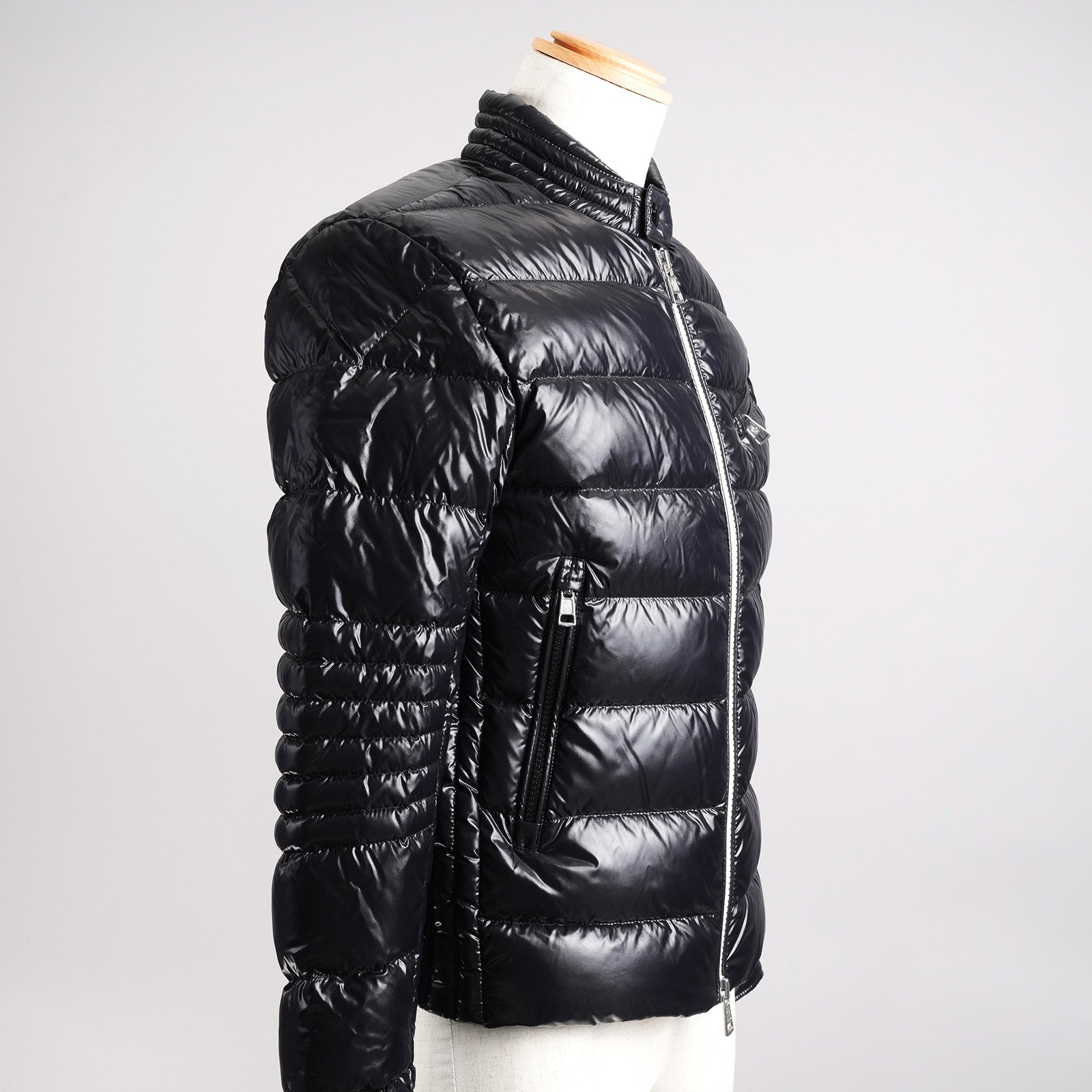 モンクレール（MONCLER）BERRIAT ダウンジャケット ブラック メンズ サイズ0｜右側面