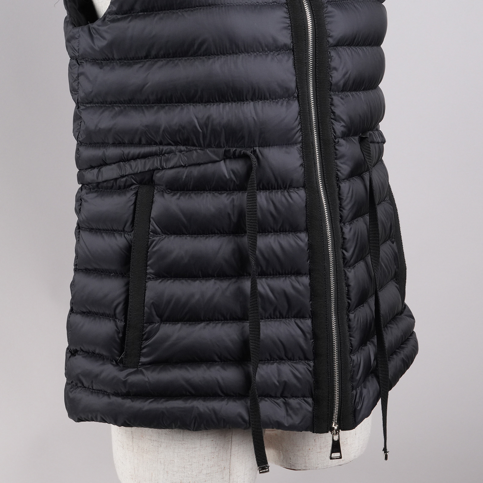 MONCLER AZUR GILET ダウンベスト ブラック フロントジップとポケット・ウエスト