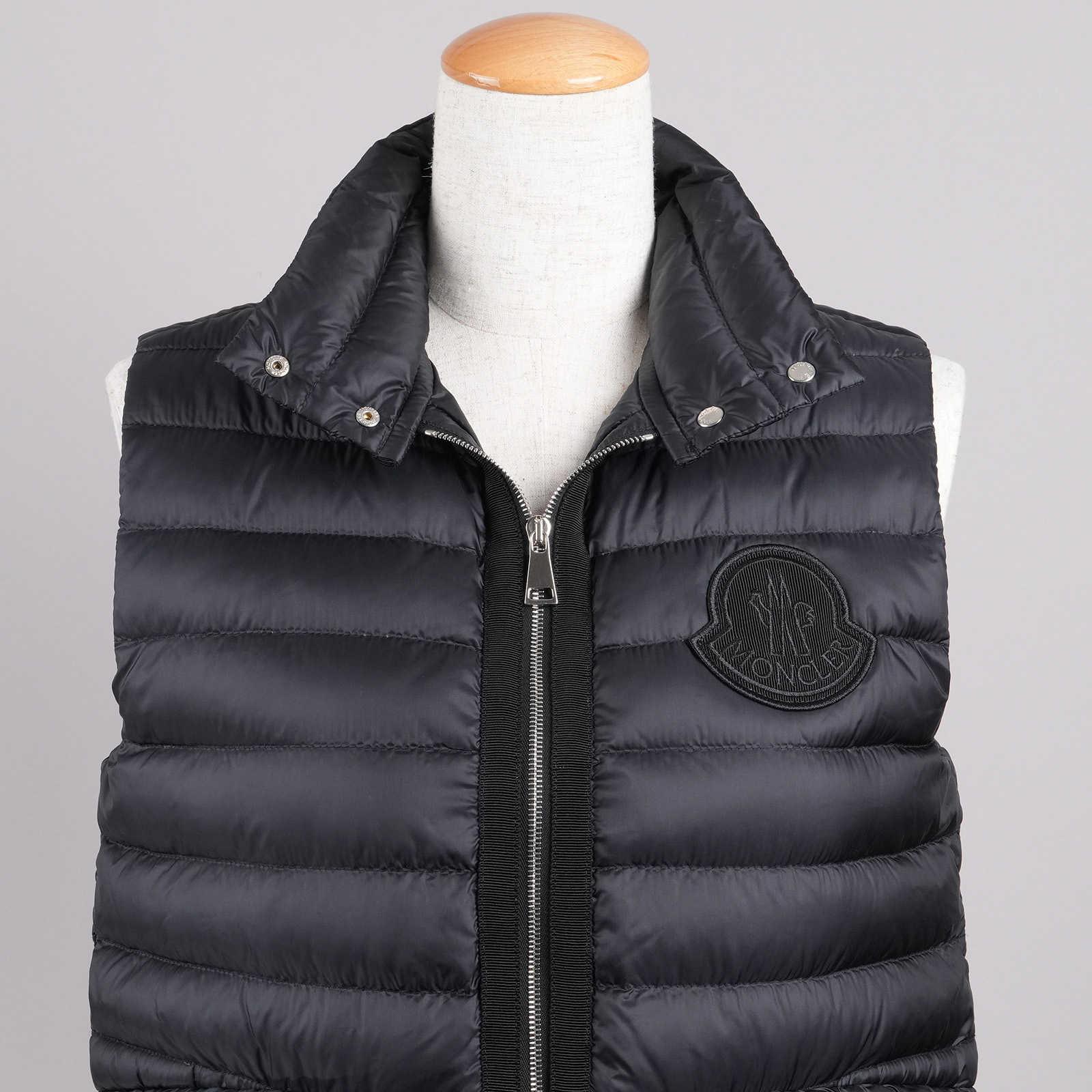 MONCLER AZUR GILET ダウンベスト ブラック 襟と左胸ロゴ