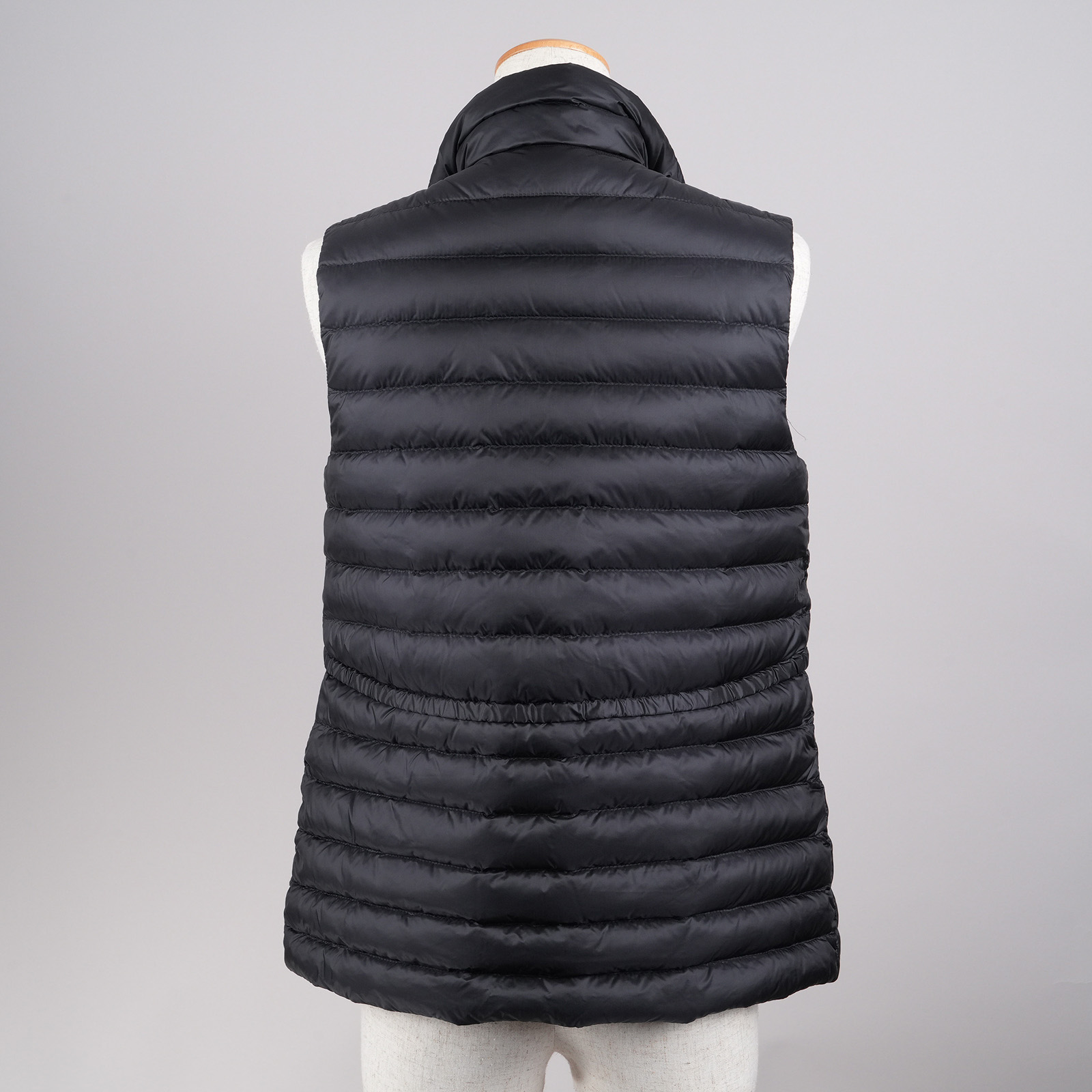 MONCLER AZUR GILET ダウンベスト ブラック 背面全体