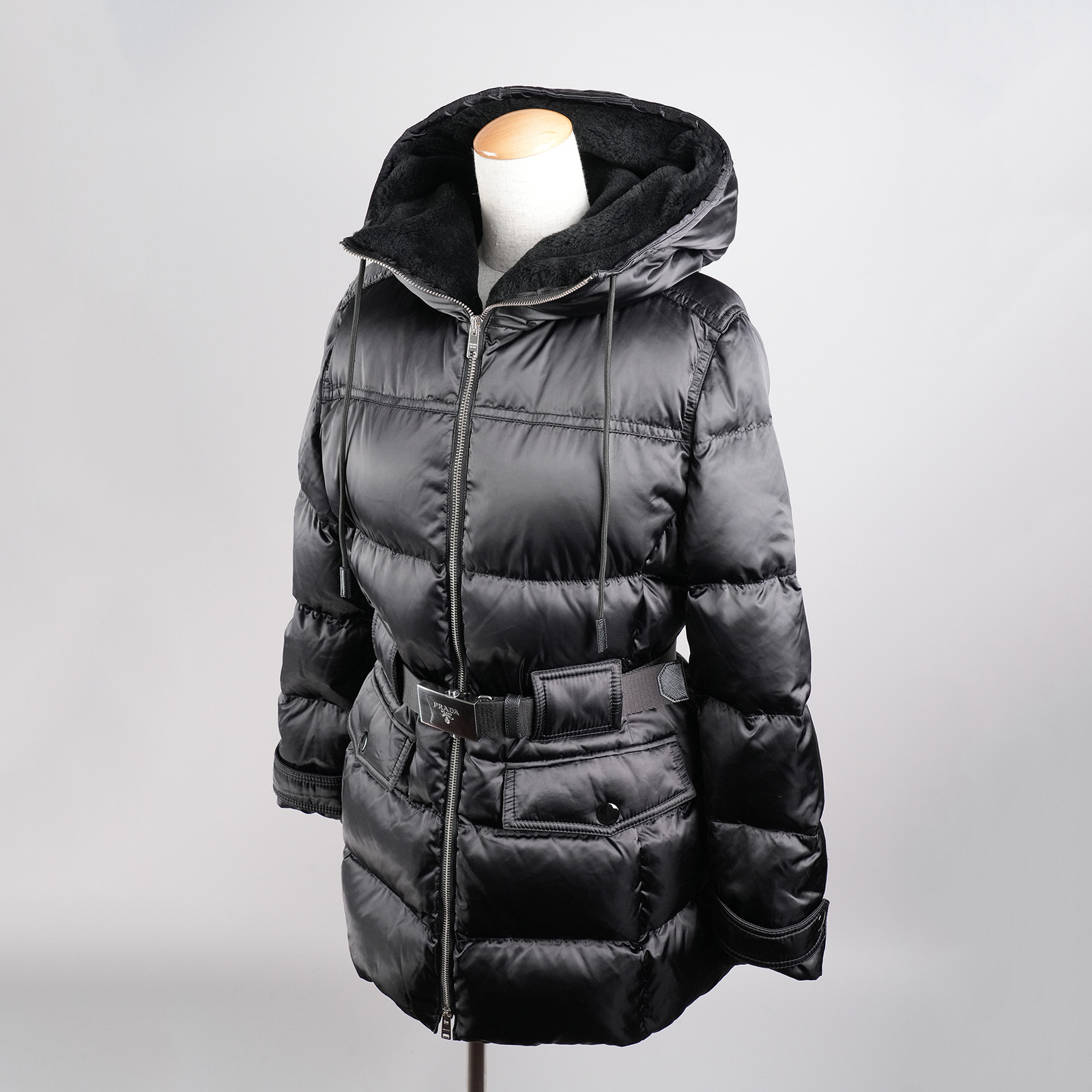 PRADA ファー付きダウンジャケット サイズ42 レンタル】プラダ ファー ダウンジャケット サイズ42 ブラック
