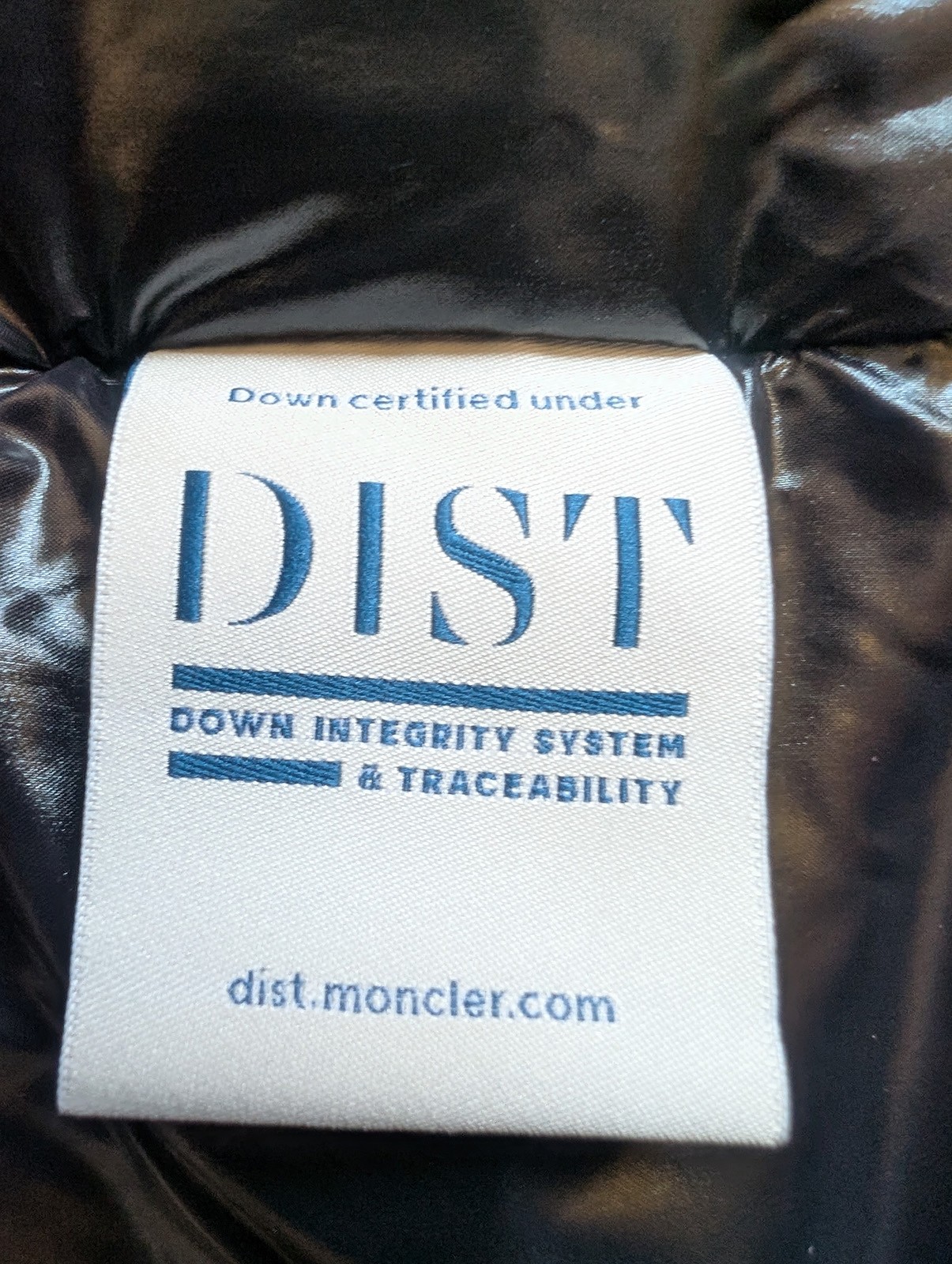 モンクレール FORESTER DISTトレーサビリティタグ
