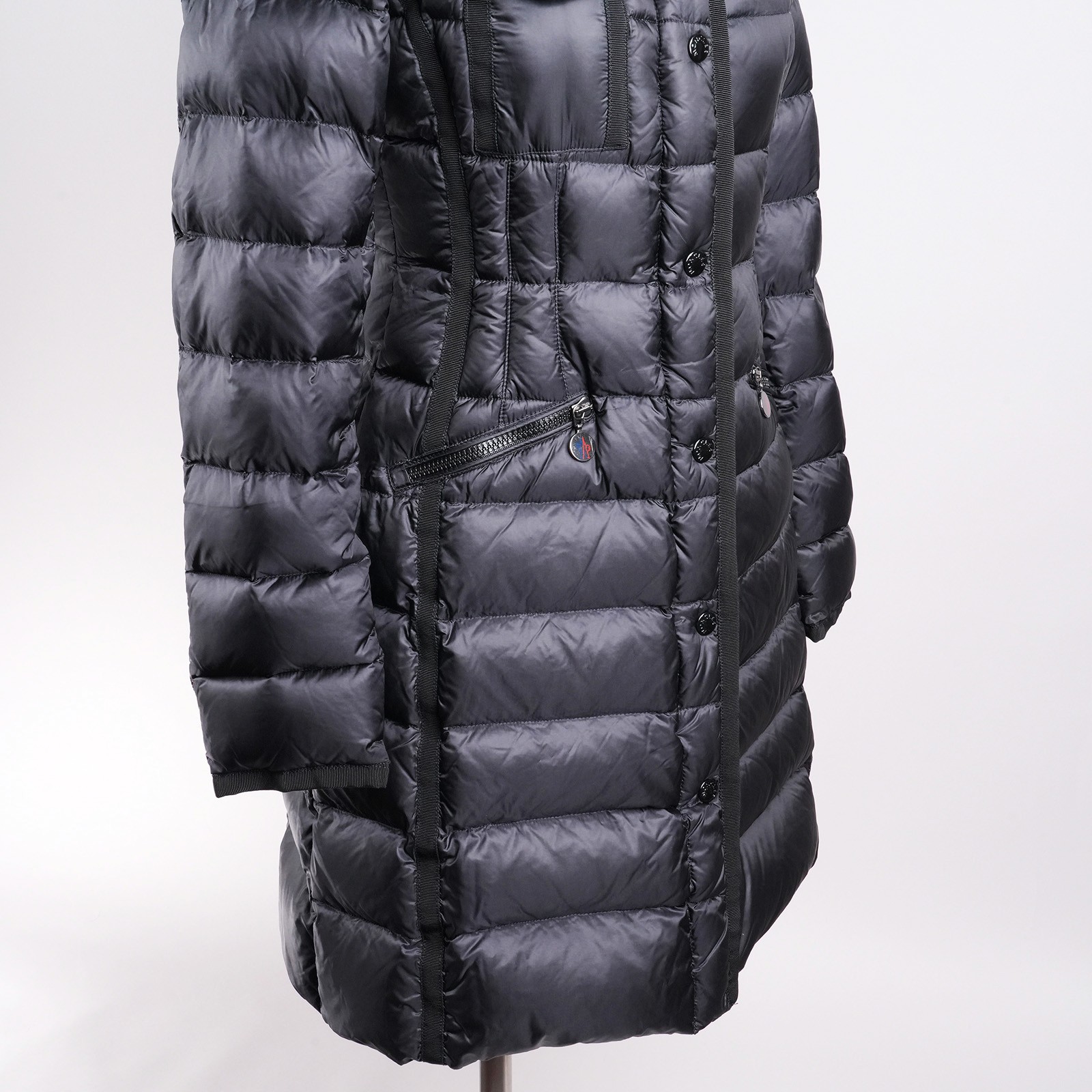 モンクレール（MONCLER）HERMIFUR ロングダウンコート ブラック レディース サイズ00｜フロントウエスト ファスナーポケット