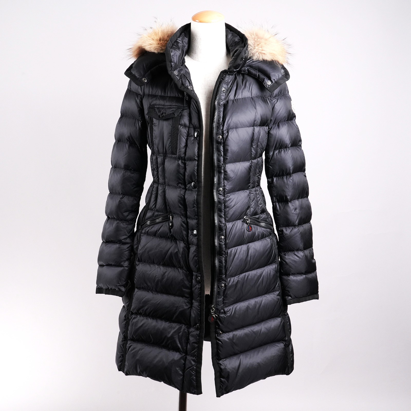 モンクレール（MONCLER）HERMIFUR ロングダウンコート ブラック レディース サイズ00｜正面