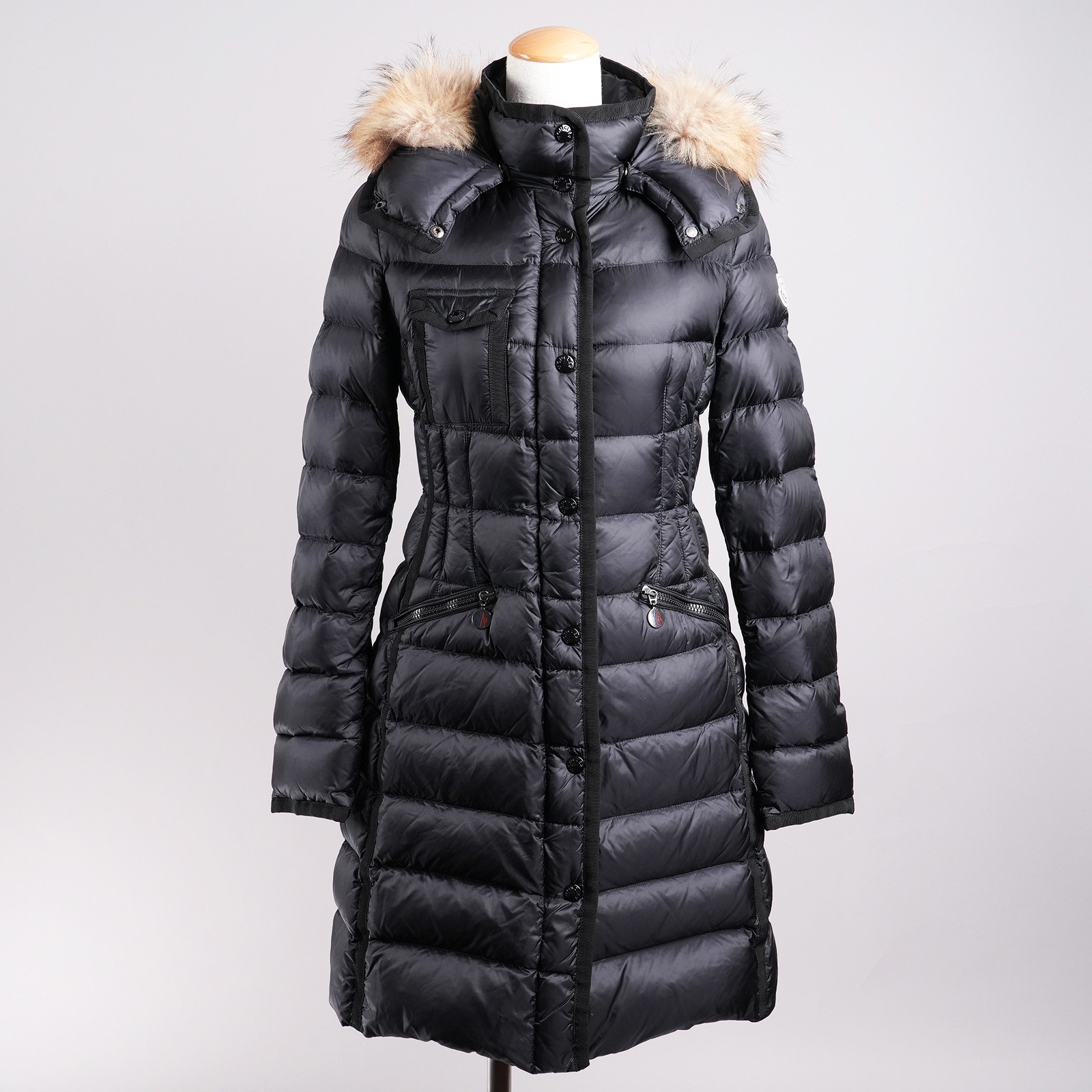 モンクレール（MONCLER）HERMIFUR ロングダウンコート ブラック レディース サイズ00｜正面全体