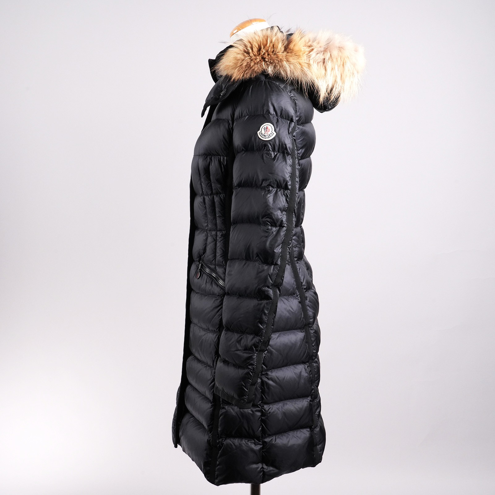 モンクレール（MONCLER）HERMIFUR ロングダウンコート ブラック レディース サイズ00｜左側面