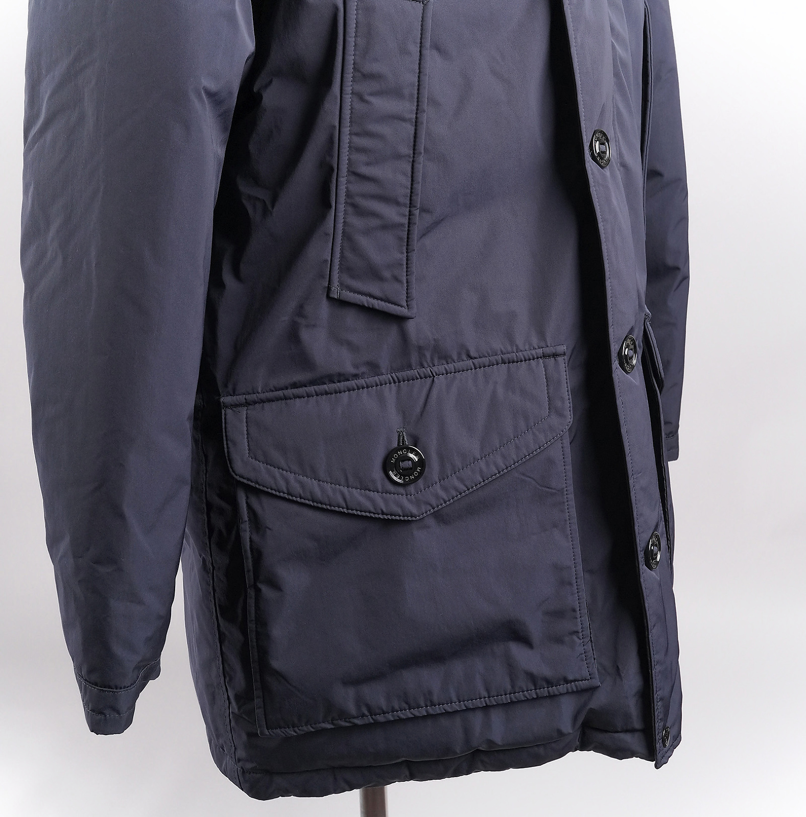 モンクレール（MONCLER）RIVER ロングダウンジャケット ダークネイビー メンズ サイズ3｜フロントポケット接写