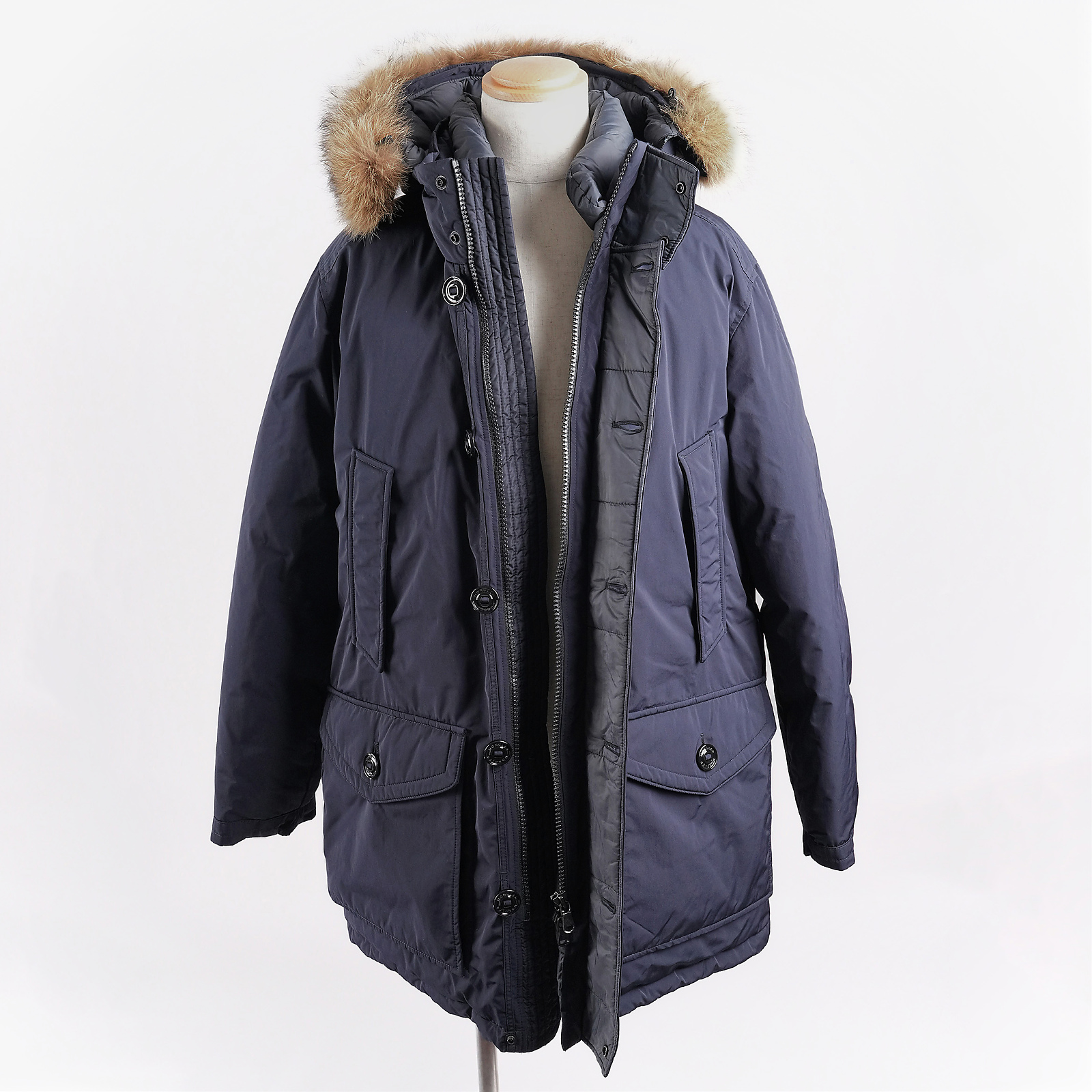 モンクレール（MONCLER）RIVER ロングダウンジャケット ダークネイビー メンズ サイズ3｜フロントを開いた状態