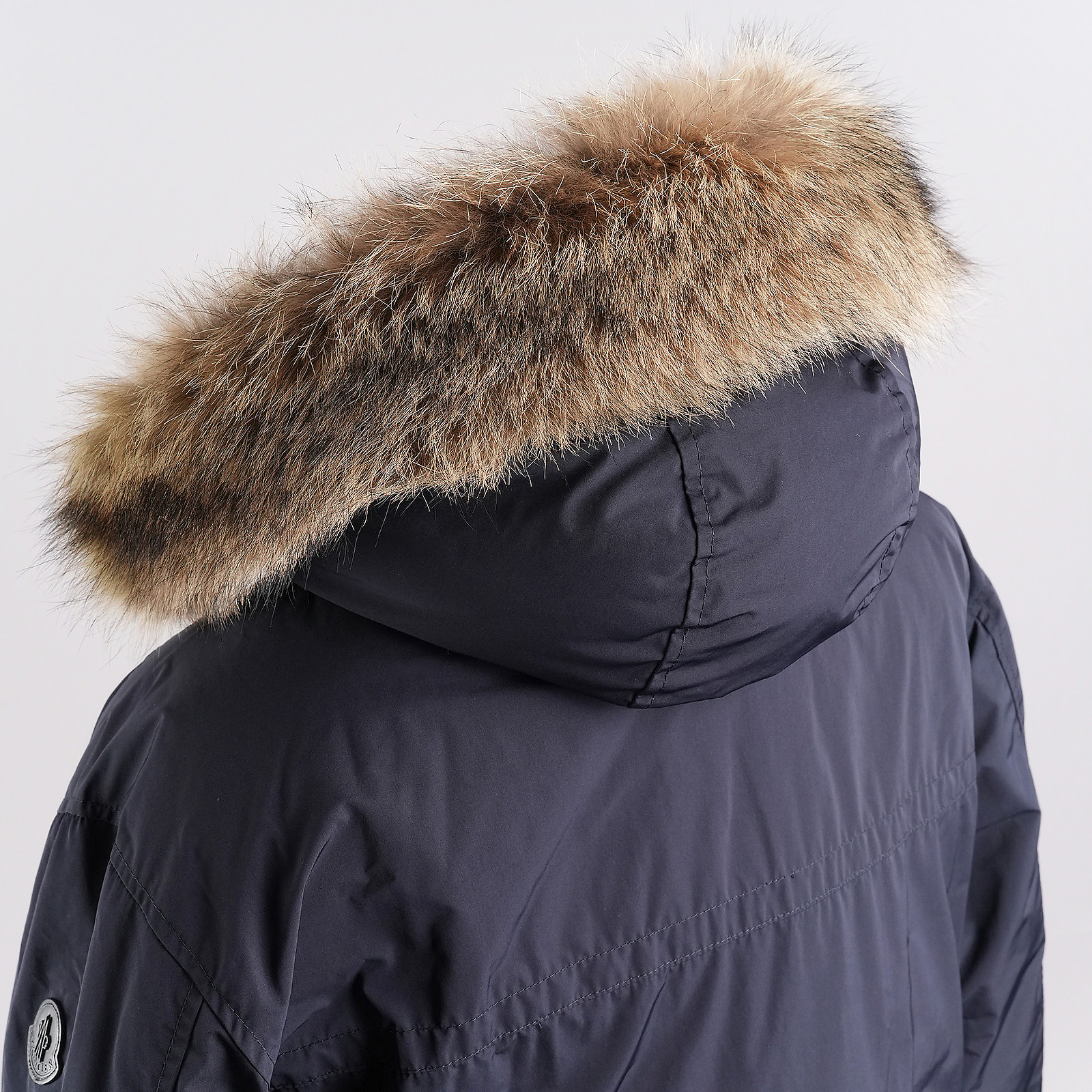 モンクレール（MONCLER）RIVER ロングダウンジャケット ダークネイビー メンズ サイズ3｜ファートリム接写