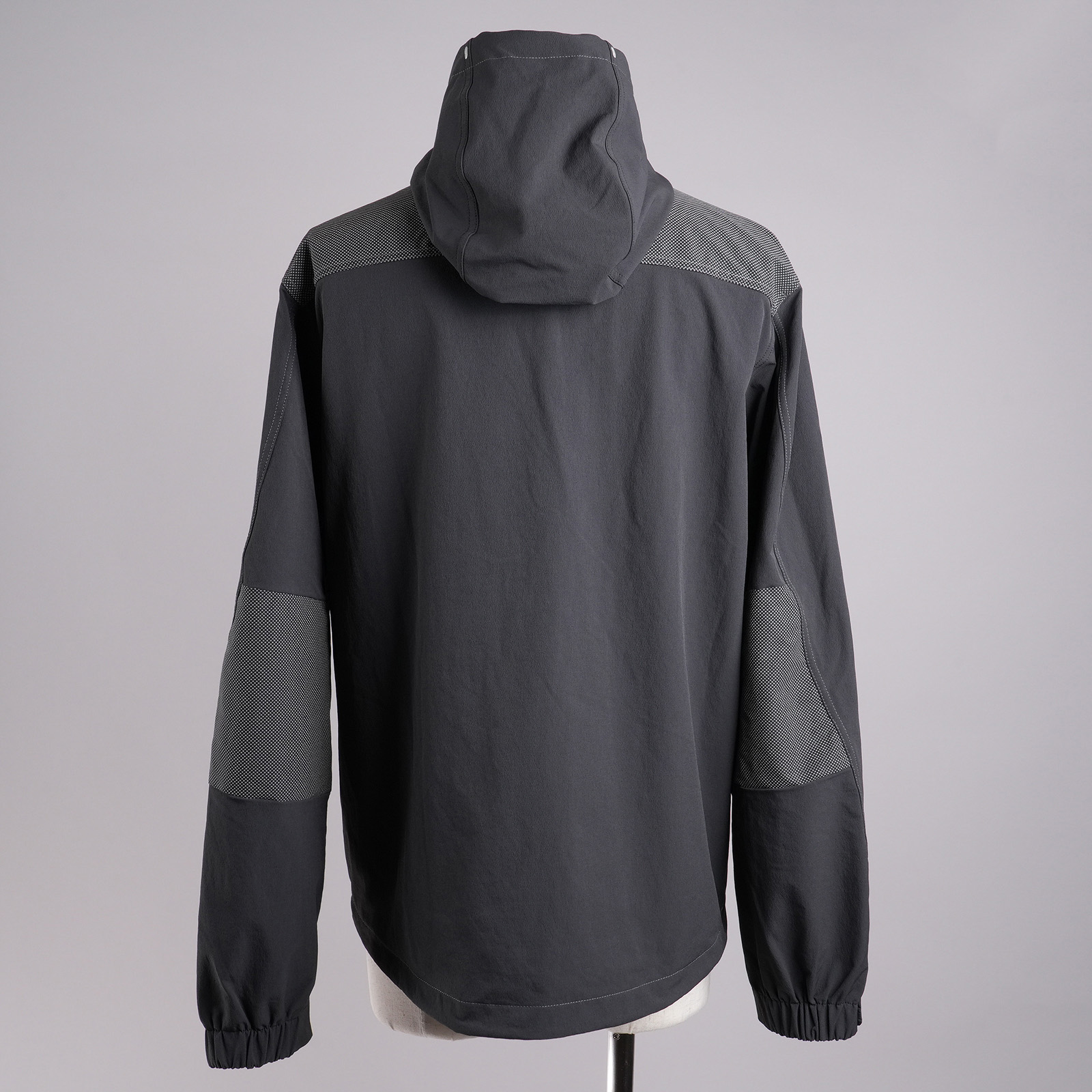MONCLER × and wander ITABASHI ナイロンジャケット ブラック 背面全体