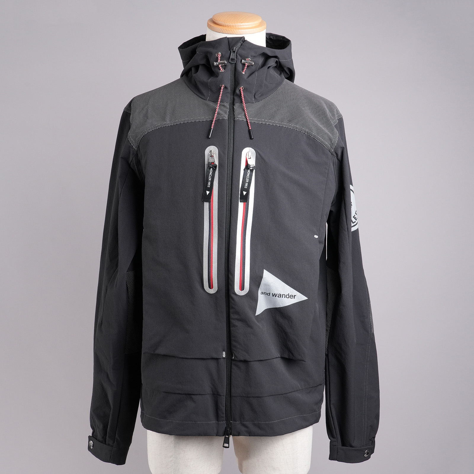 MONCLER × and wander ITABASHI ナイロンジャケット ブラック 正面全体