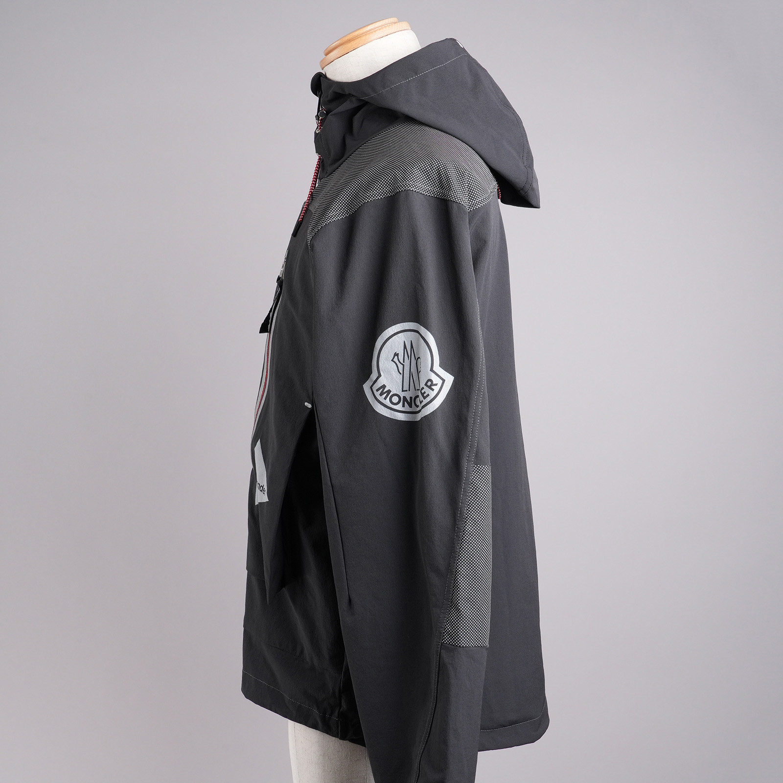 MONCLER × and wander ITABASHI ナイロンジャケット ブラック 左側面