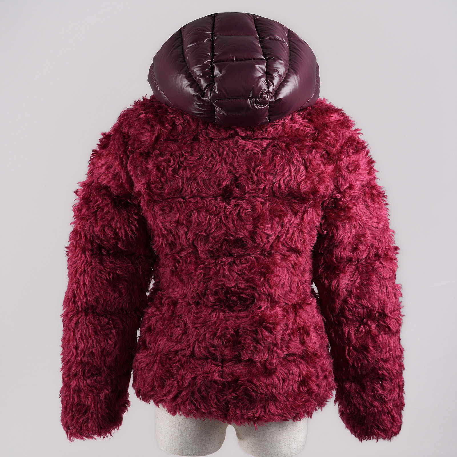 MONCLER BADYP ファー・フード付きダウンジャケット ボルドー 背面全体