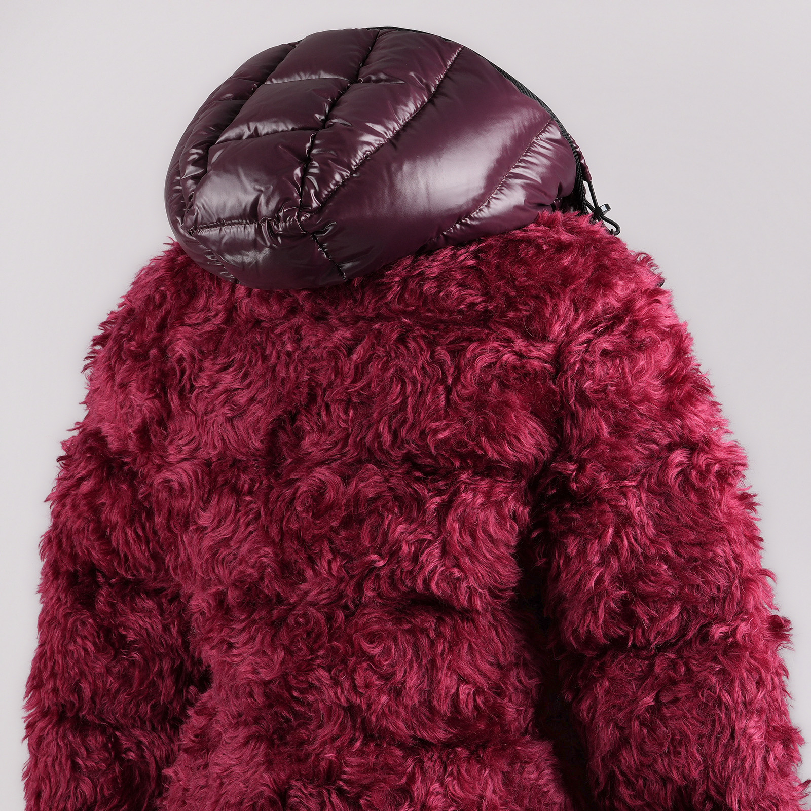 MONCLER BADYP ファー・フード付きダウンジャケット ボルドー 背面上部・フード