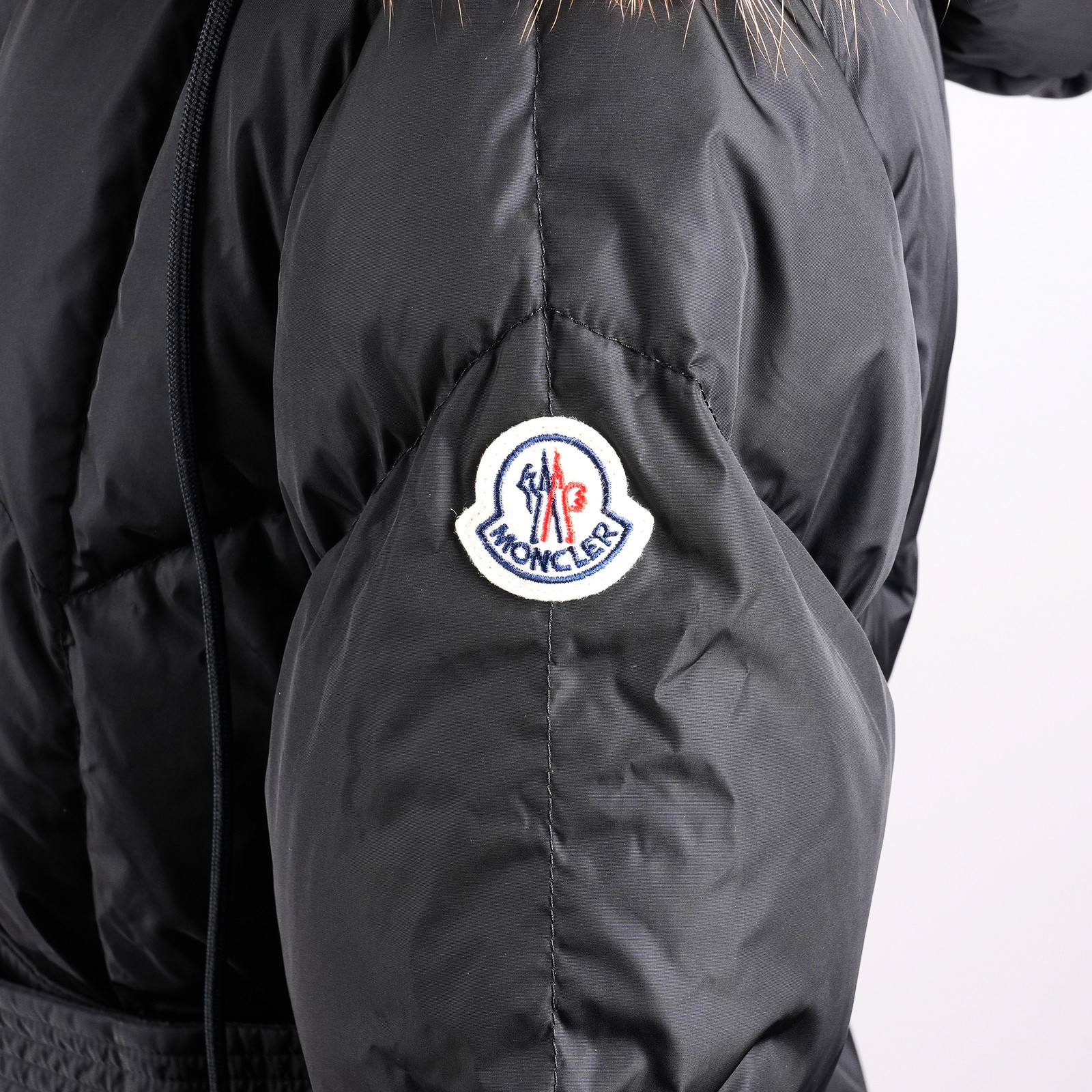 モンクレール（MONCLER）ROELAN ダウンジャケット ブラック レディース サイズ2｜左袖ロゴワッペン