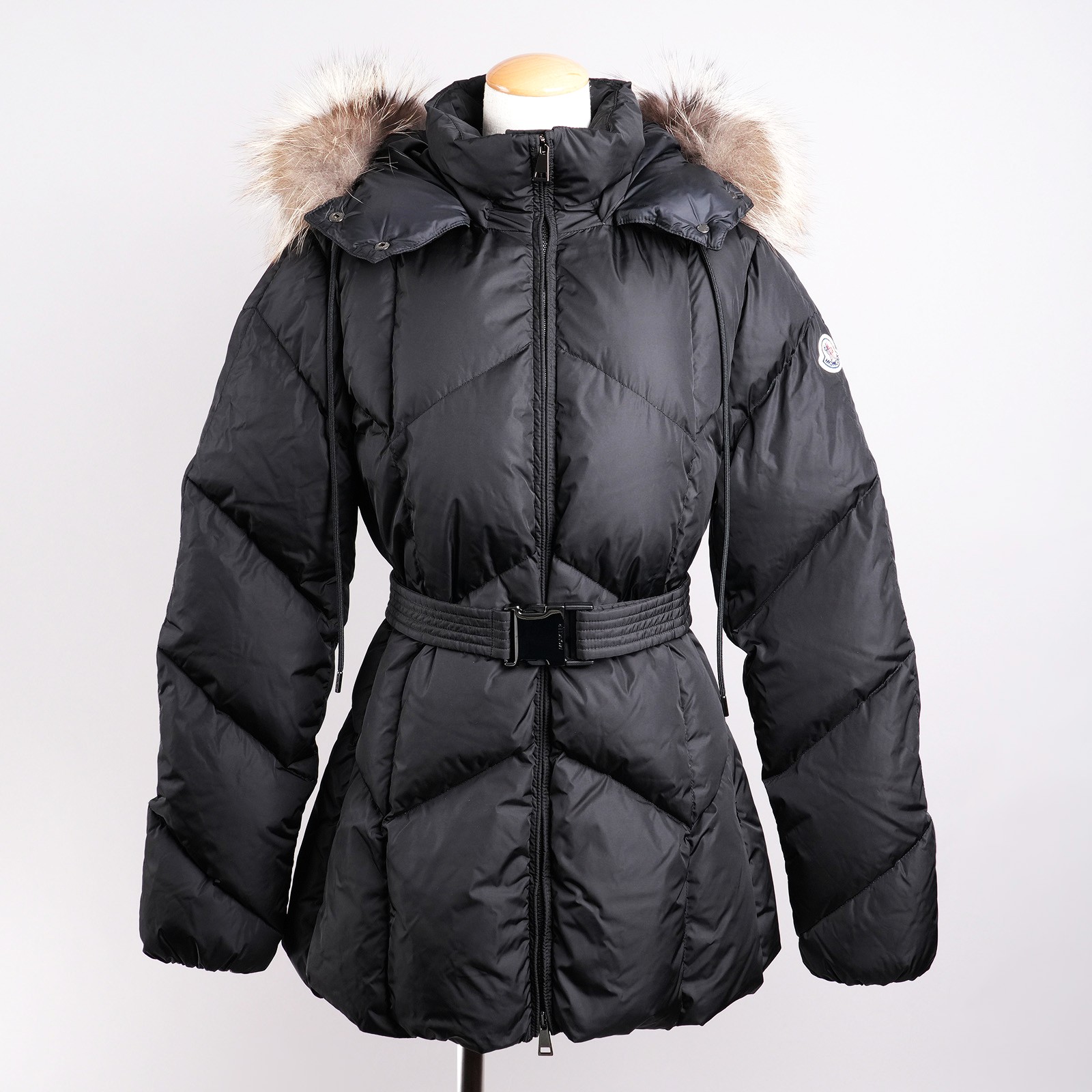 モンクレール（MONCLER）ROELAN ダウンジャケット ブラック レディース サイズ2｜ベルト付き正面全体