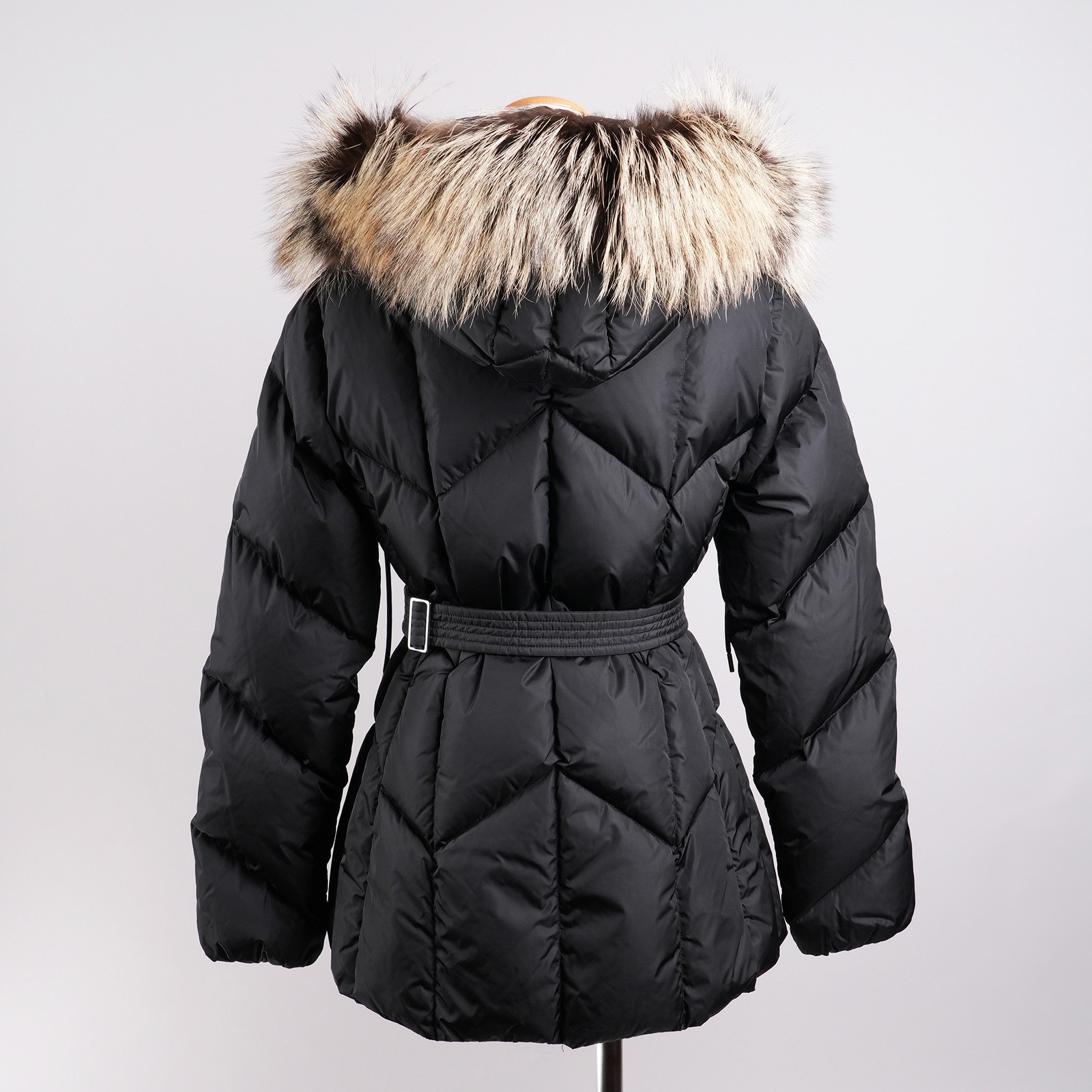 モンクレール（MONCLER）ROELAN ダウンジャケット ブラック レディース サイズ2｜背面全体
