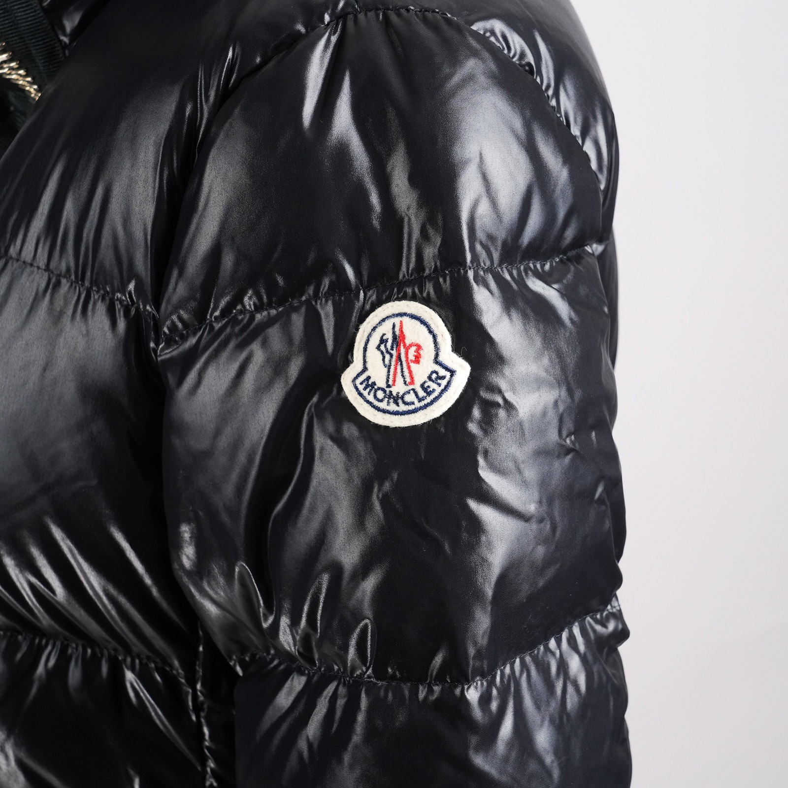 モンクレール（MONCLER）JOINVILLE ロングダウンジャケット ブラック レディース サイズ0｜左袖ロゴワッペン