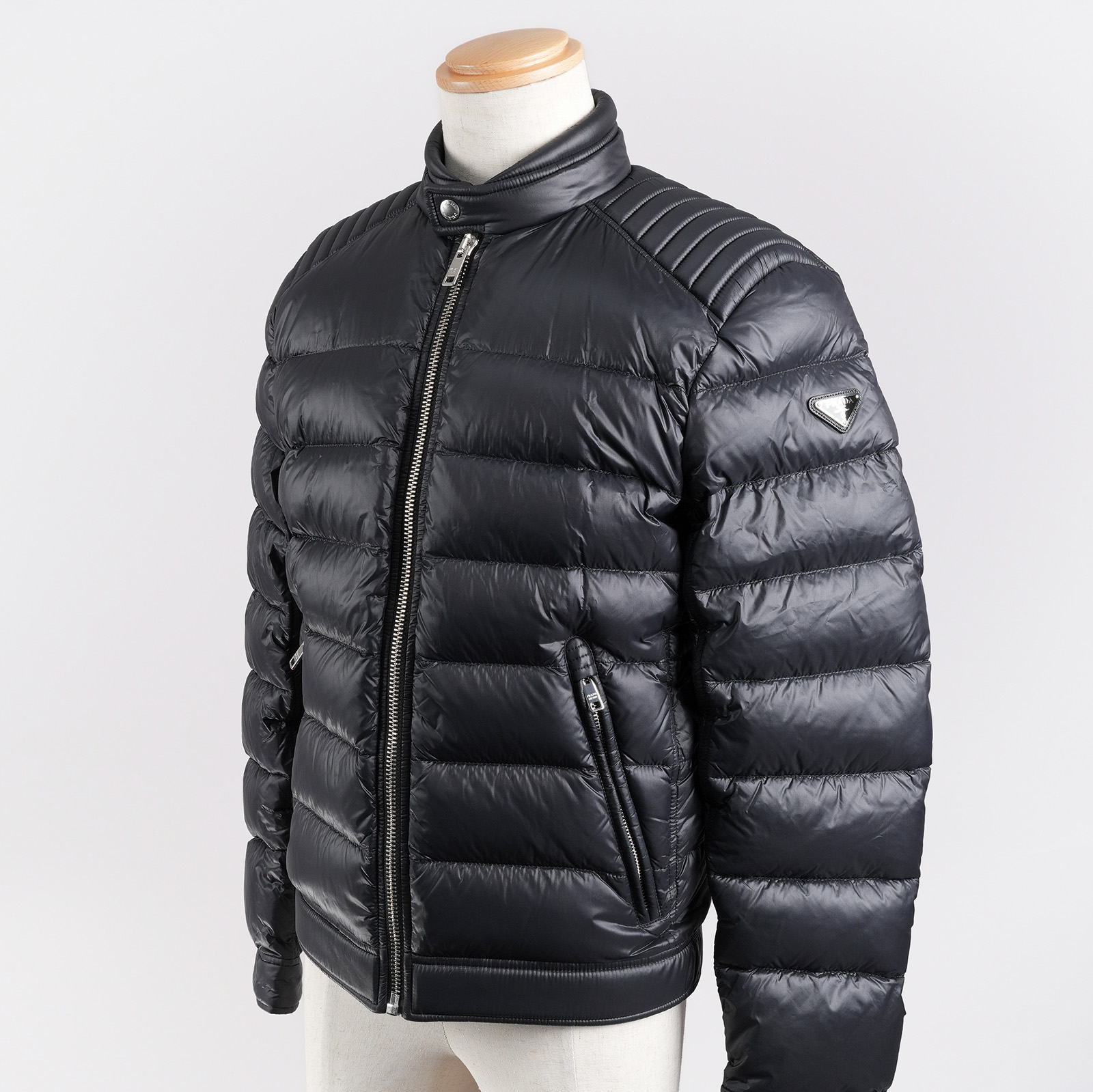 プラダ PRADA メンズ ダウンジャケット ブラック サイズ44｜サムネイル 前面全体（サムネイル）