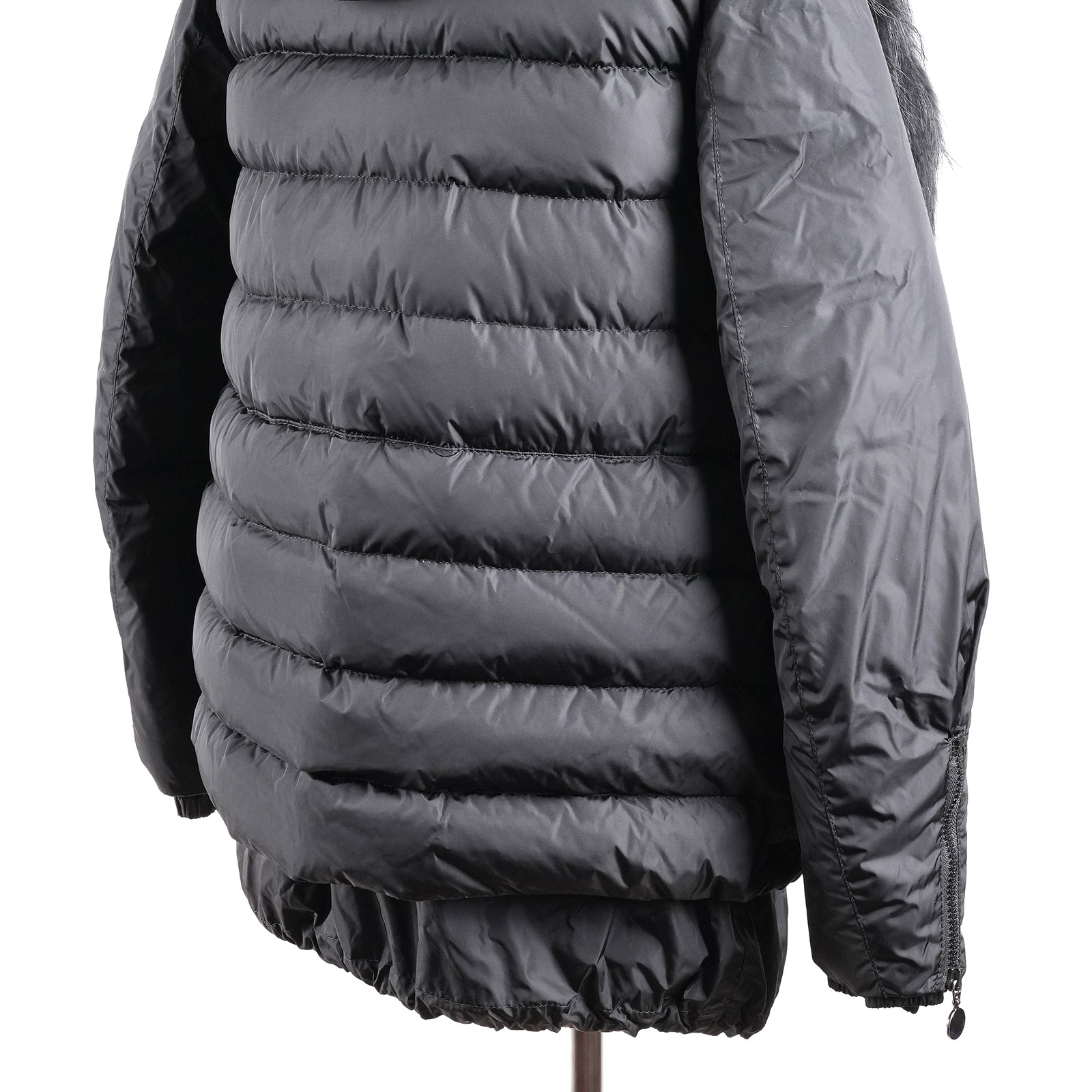 モンクレール（MONCLER）LYNXE フード付きダウンコート ブラック レディース サイズ0｜背面キルティングと裾