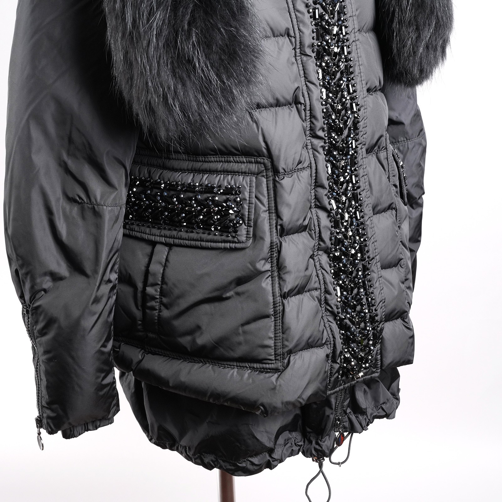 モンクレール（MONCLER）LYNXE フード付きダウンコート ブラック レディース サイズ0｜ビジュー付きポケットと袖口ファスナー