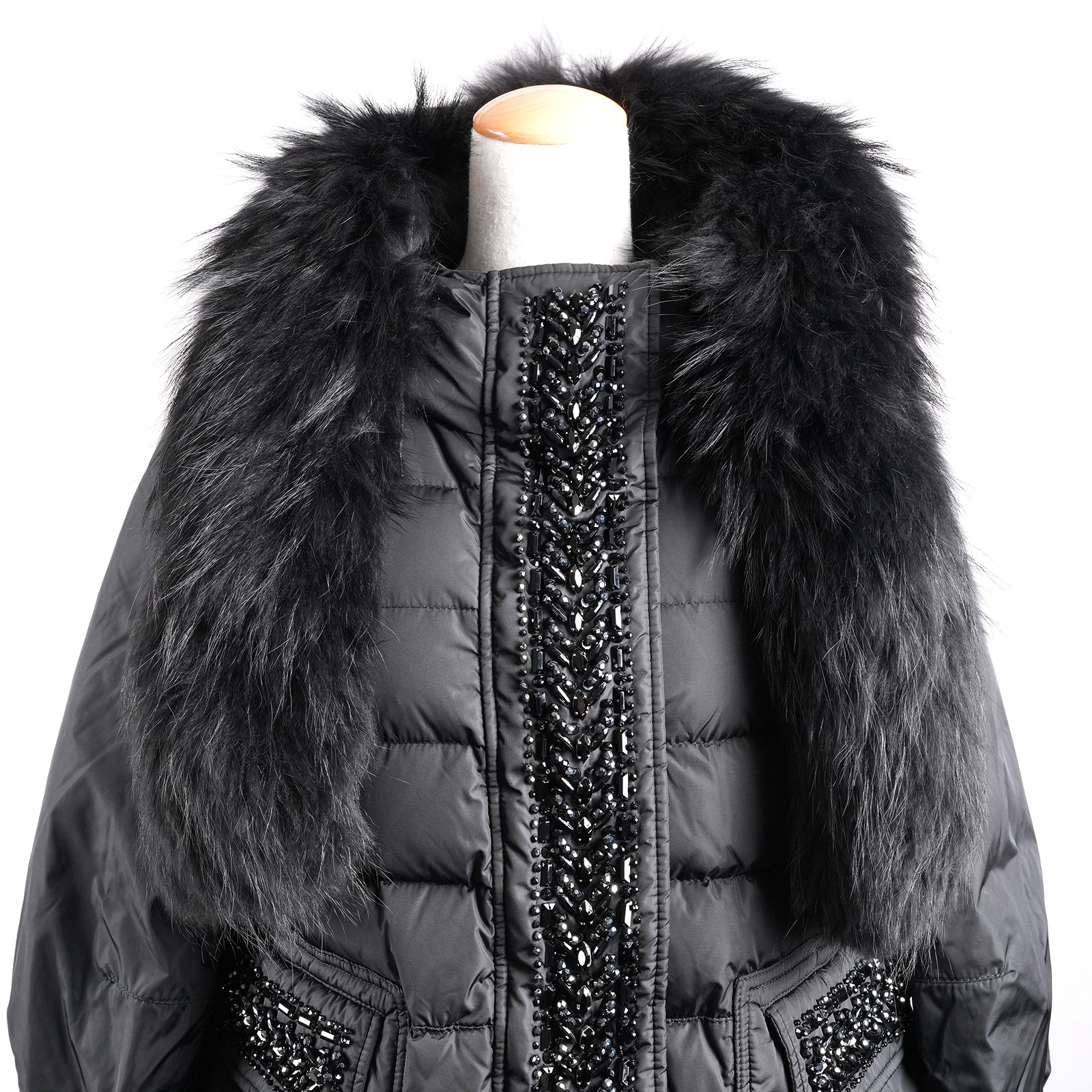 モンクレール（MONCLER）LYNXE フード付きダウンコート ブラック レディース サイズ0｜タヌキファートリムとフロントビジュー