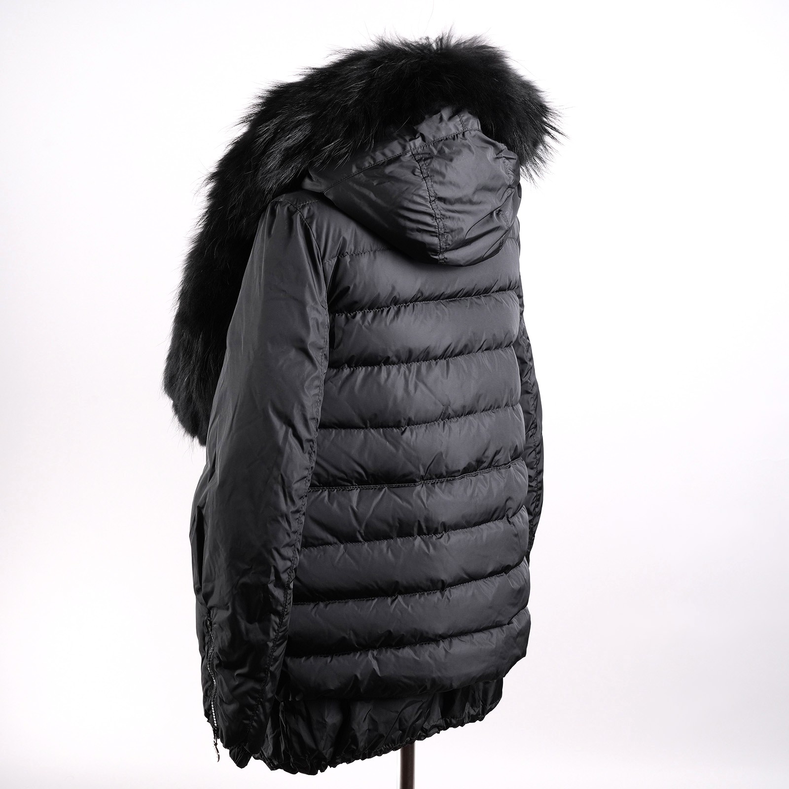 モンクレール（MONCLER）LYNXE フード付きダウンコート ブラック レディース サイズ0｜背面斜めとフード