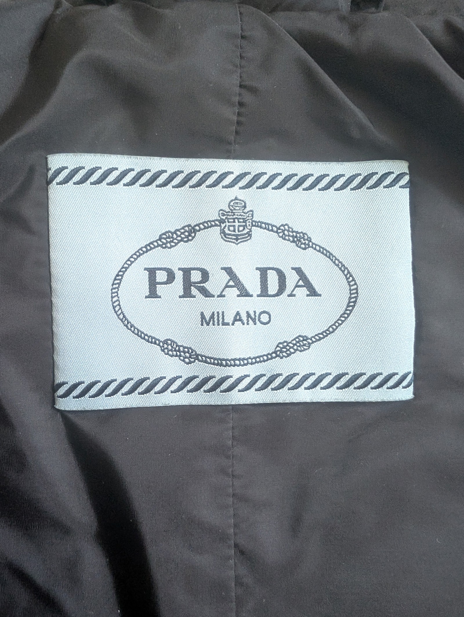 プラダ（PRADA）フード付き中綿ナイロンジャケット ブラック レディース サイズ42｜内側PRADA MILANOブランドタグ