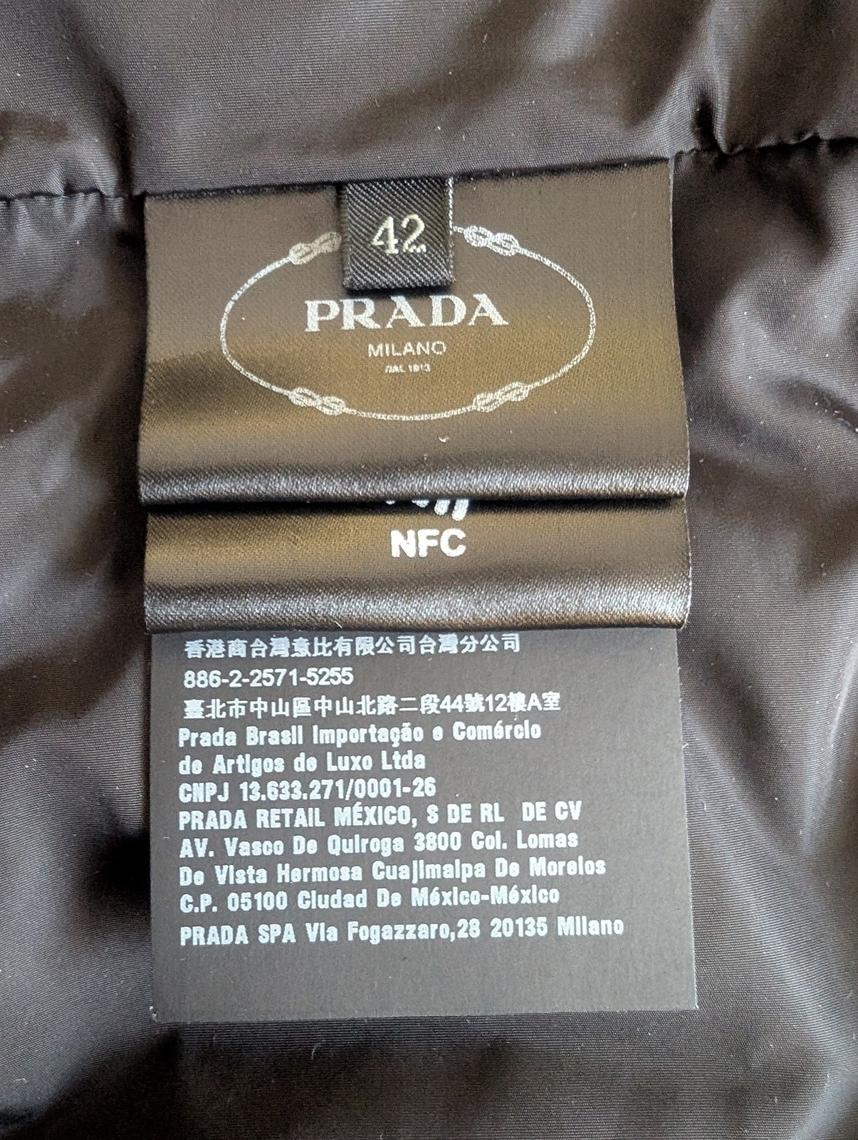 プラダ（PRADA）フード付き中綿ナイロンジャケット ブラック レディース サイズ42｜サイズ42・NFCタグ