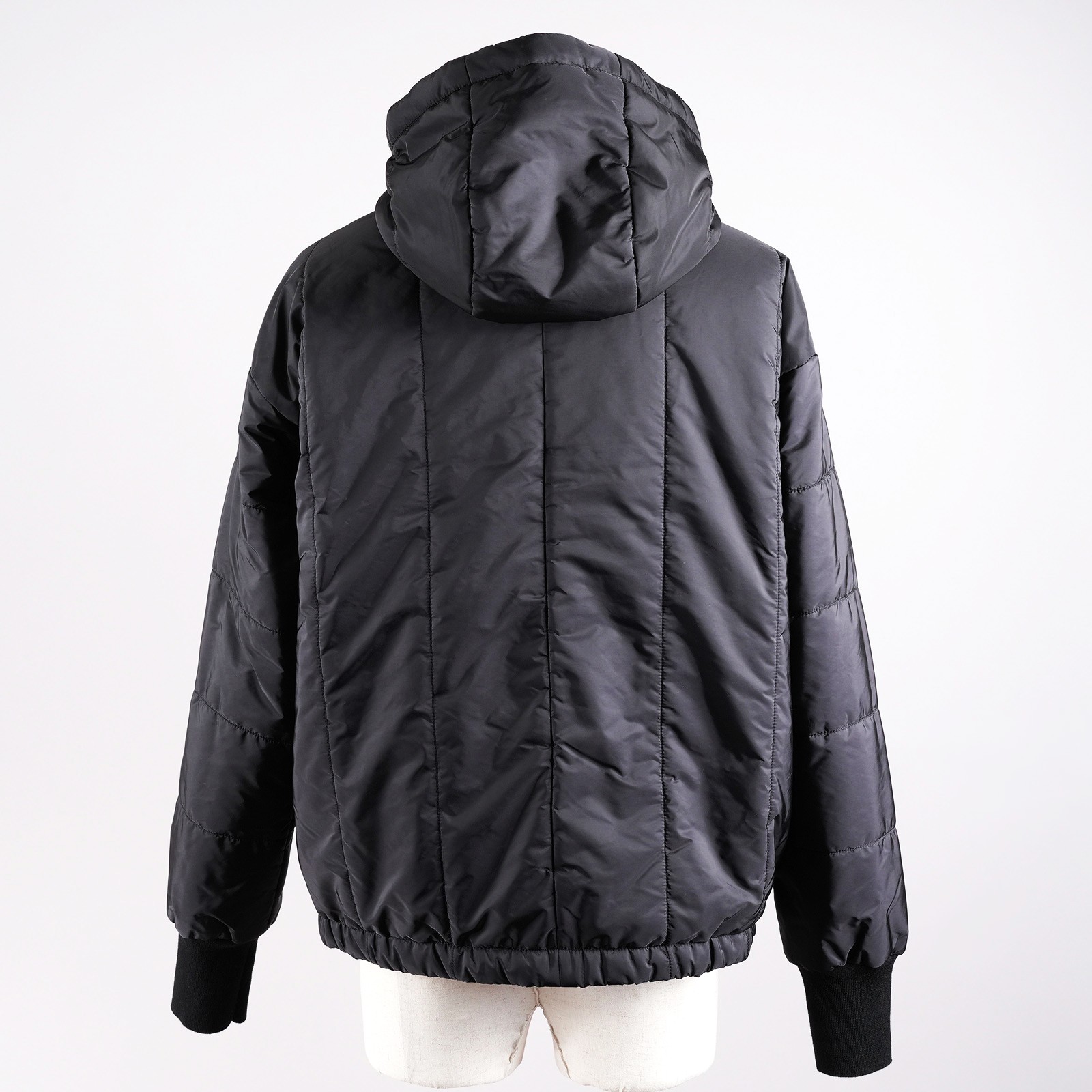 プラダ（PRADA）フード付き中綿ナイロンジャケット ブラック レディース サイズ42｜背面全体