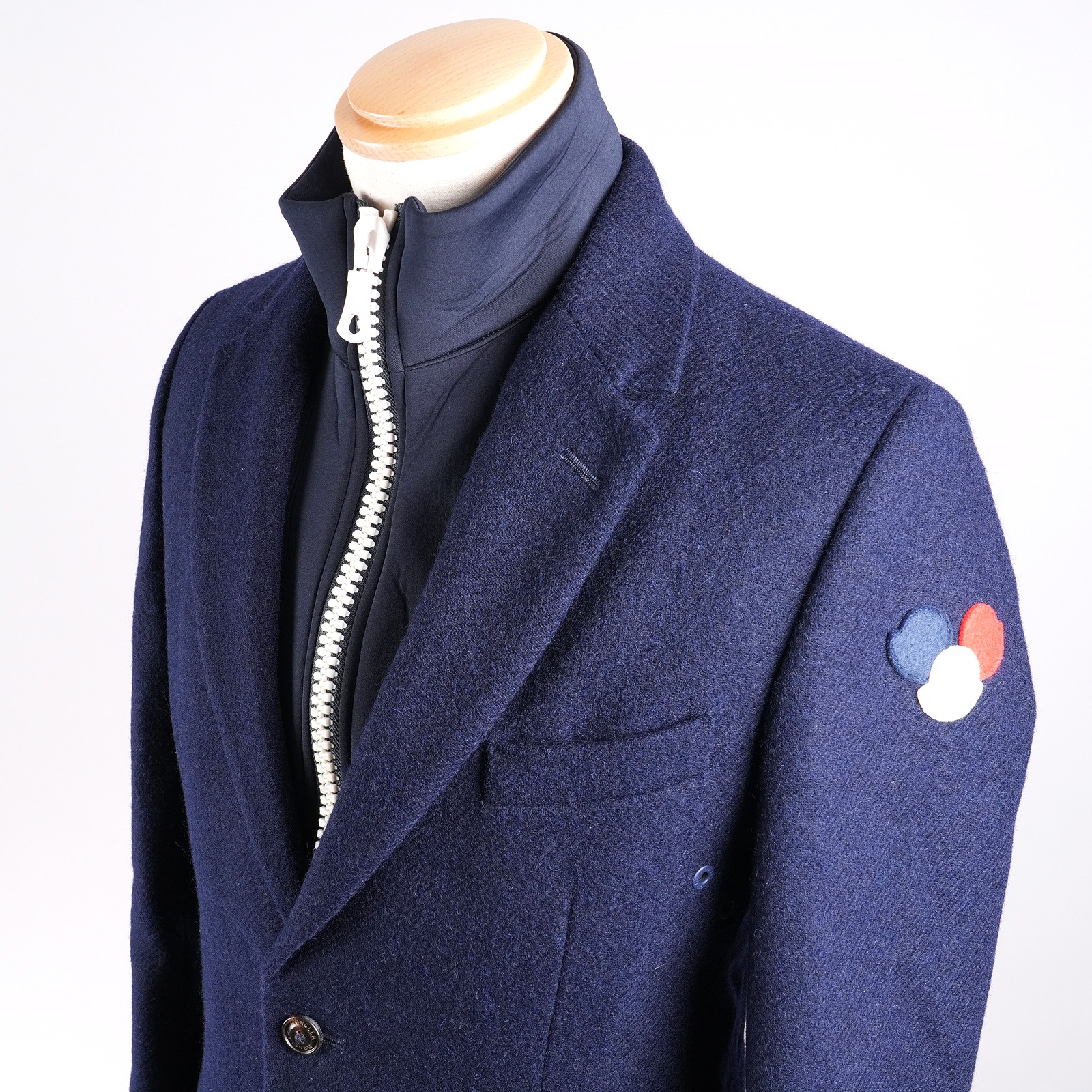モンクレール（MONCLER）SAUGE ダウンジャケット ネイビー メンズ サイズ0｜襟元とフロントジップ