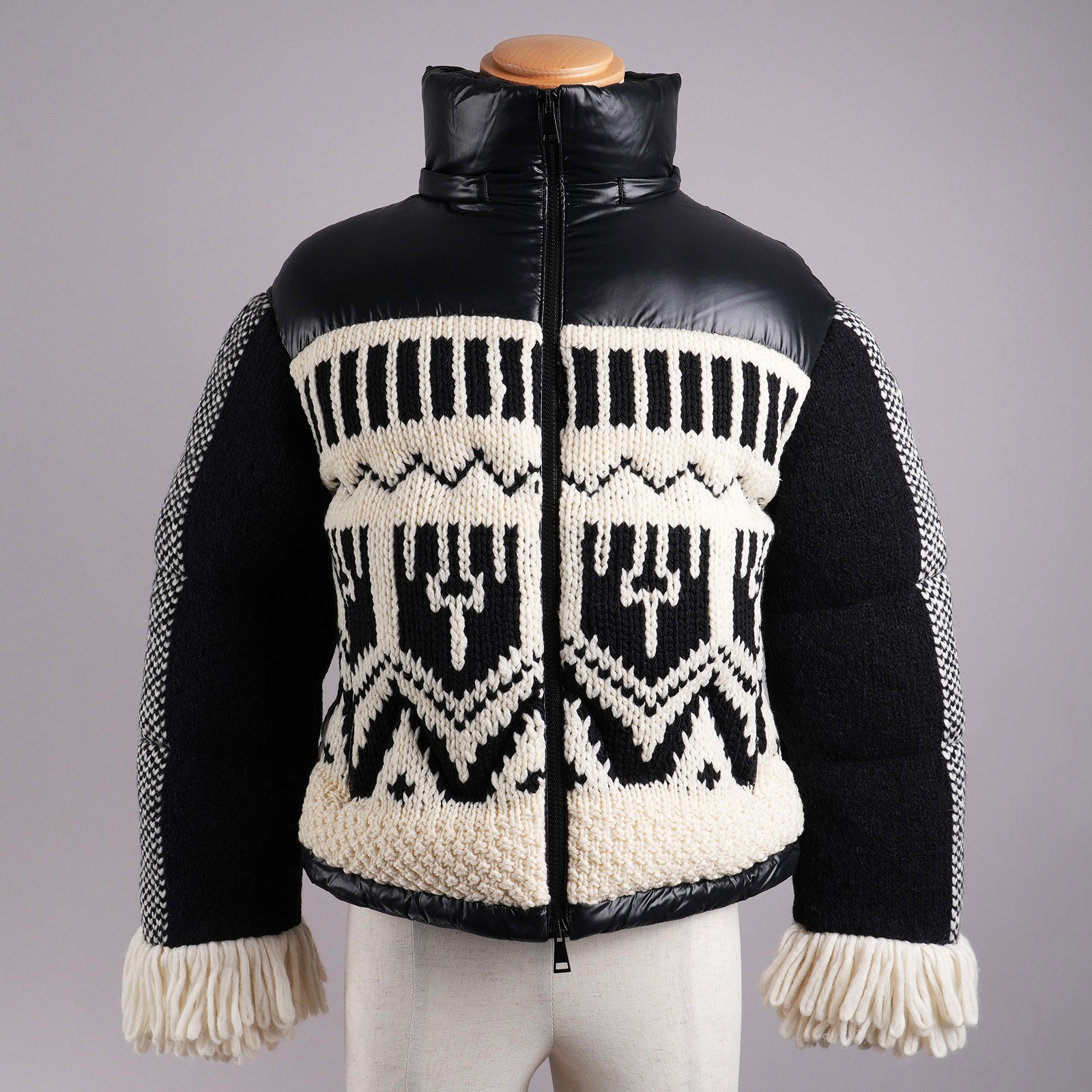 モンクレール（MONCLER）HYOSERIS フード付きダウンジャケット ブラック レディース サイズ00｜フードなし正面