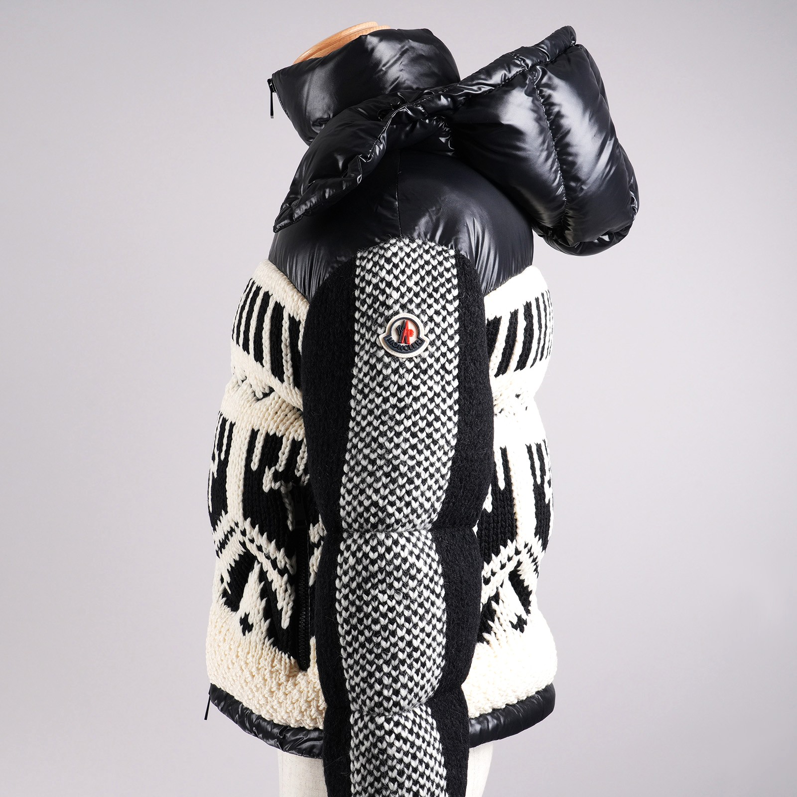 モンクレール（MONCLER）HYOSERIS フード付きダウンジャケット ブラック レディース サイズ00｜左側面