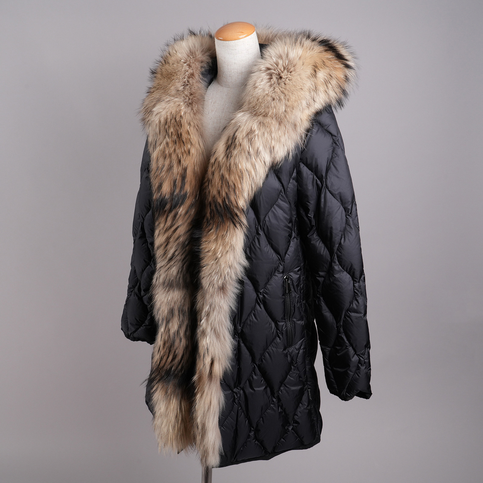 MONCLER VINCA ラクーンファーフード付きダウンコート ブラック レディース サイズ1 サムネイル・斜め前