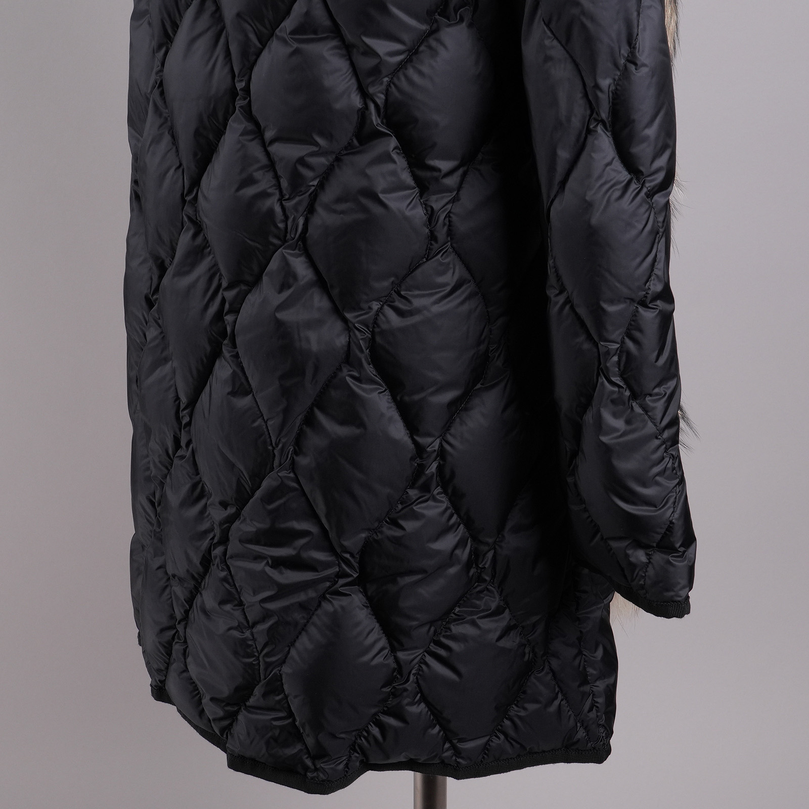 MONCLER VINCA ラクーンファーフード付きダウンコート ブラック レディース サイズ1 左側面キルティング