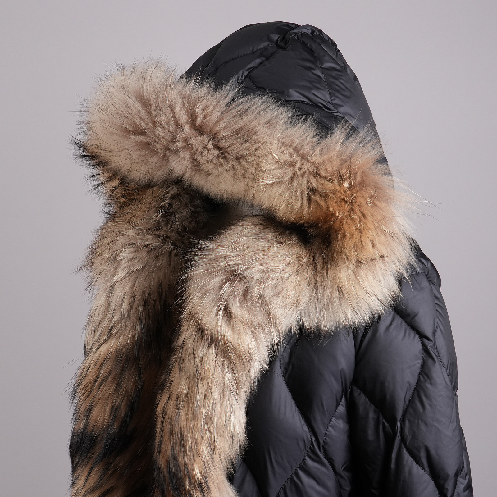 MONCLER VINCA ラクーンファーフード付きダウンコート ブラック レディース サイズ1 フードとラクーンファー側面アップ
