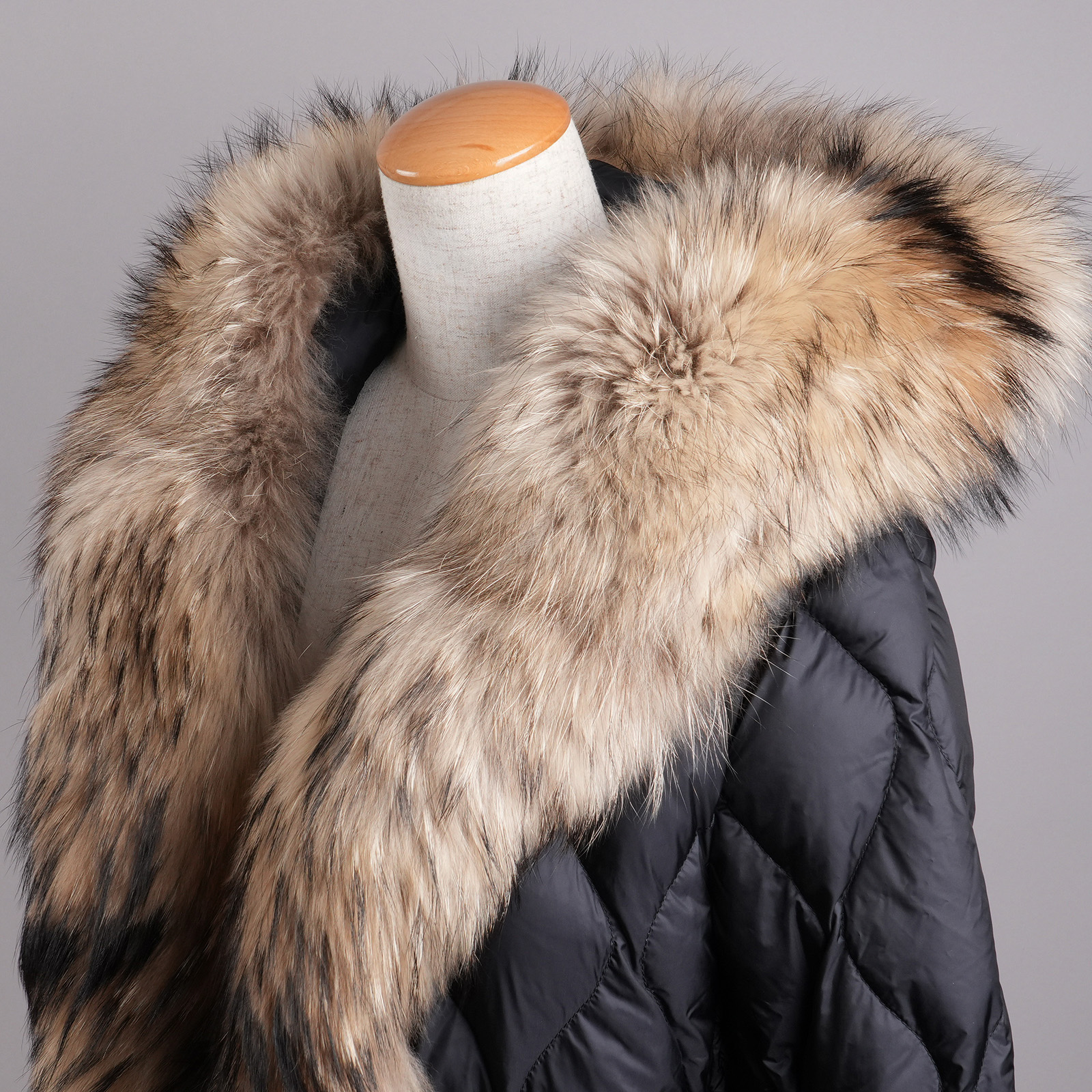 MONCLER VINCA ラクーンファーフード付きダウンコート ブラック レディース サイズ1 ラクーンファーフード正面アップ