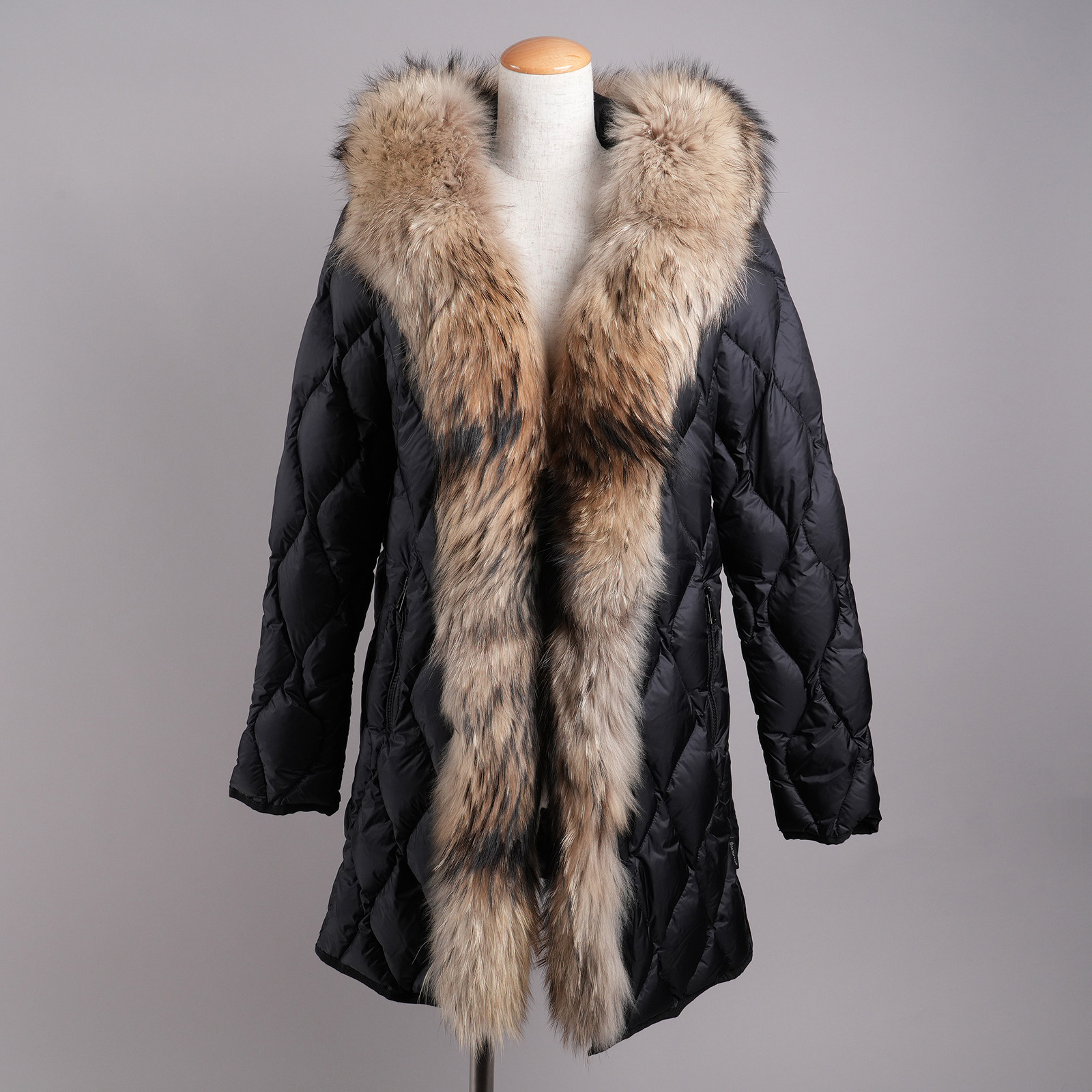 MONCLER VINCA ラクーンファーフード付きダウンコート ブラック レディース サイズ1 正面