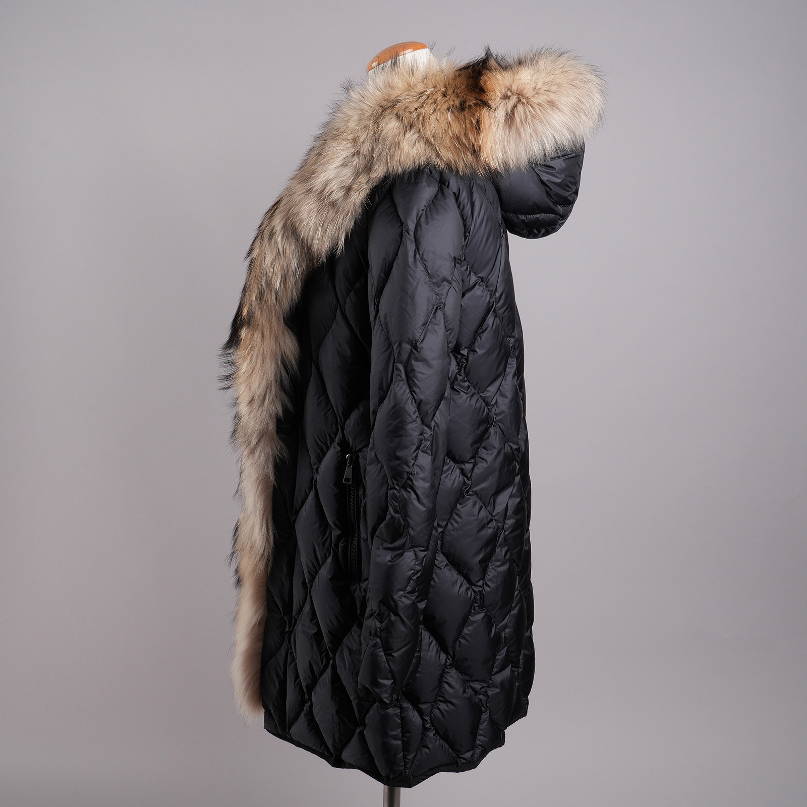 MONCLER VINCA ラクーンファーフード付きダウンコート ブラック レディース サイズ1 左側面