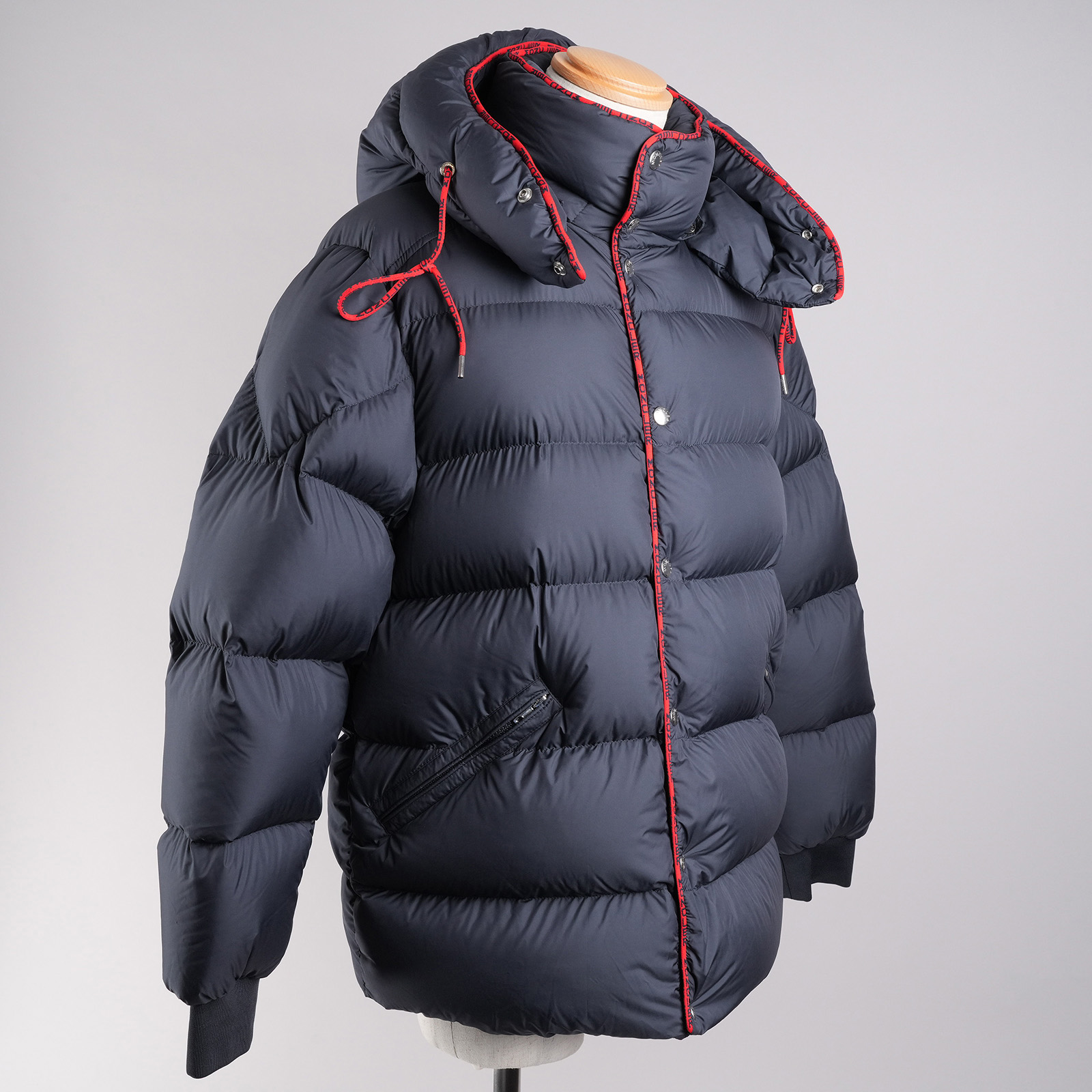 モンクレール（MONCLER）AMARANTE ダウンジャケット ネイビー メンズ サイズ3｜別角度の正面斜め