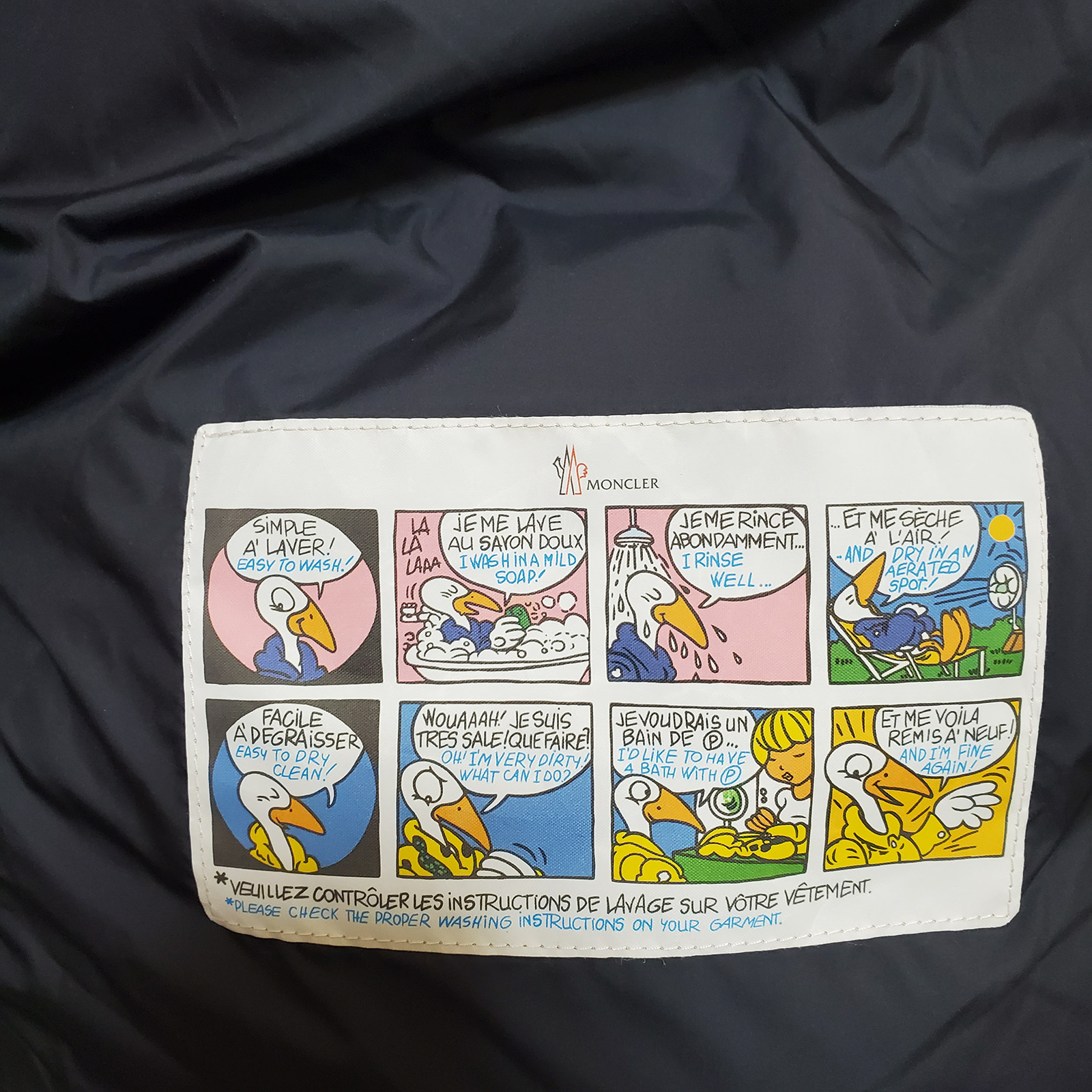 モンクレール（MONCLER）AMARANTE ダウンジャケット ネイビー メンズ サイズ3｜コミックデザインのケアラベル